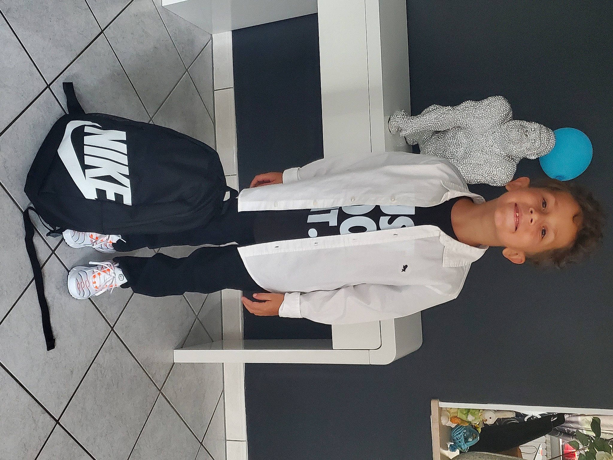 Valentin a rejoint le concours — aidez-le/la à gagner de superbes lots ! elbow, human_leg, joy, person, room, sleeve, toddler, walking_shoe