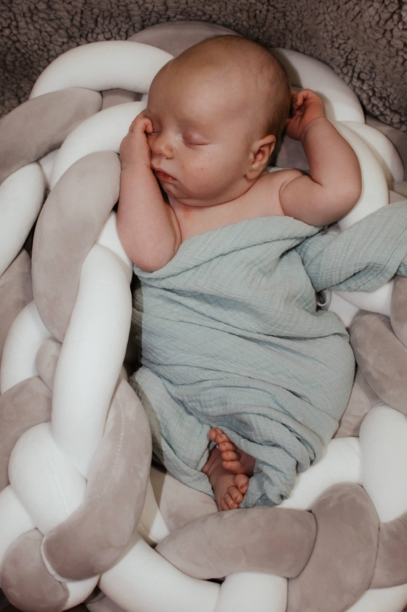 Legend is registered to the contest to win money with this photo: arm, baby, baby_sleeping, baby_toddler_clothing, cheek, child, comfort, facial_expression, finger, hand, human_body, joint, mouth, muscle, nail, person, skin, stomach, textile, thumb