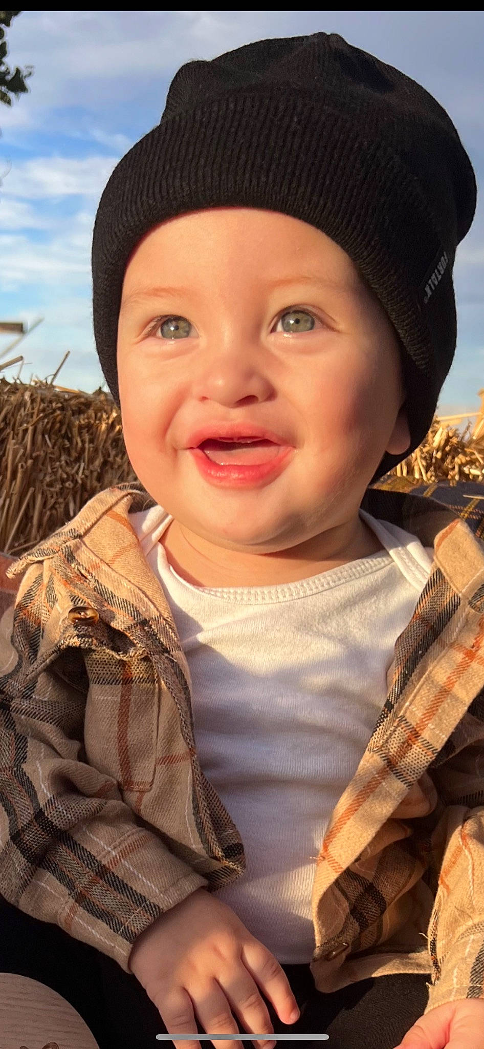 Alessio is registered to the contest to win money with this photo: cap, chin, cool, eye, face, facial_expression, flash_photography, happy, hat, head, headgear, headwear, joy, lip, mouth, nose, outerwear, people_in_nature, person, skin