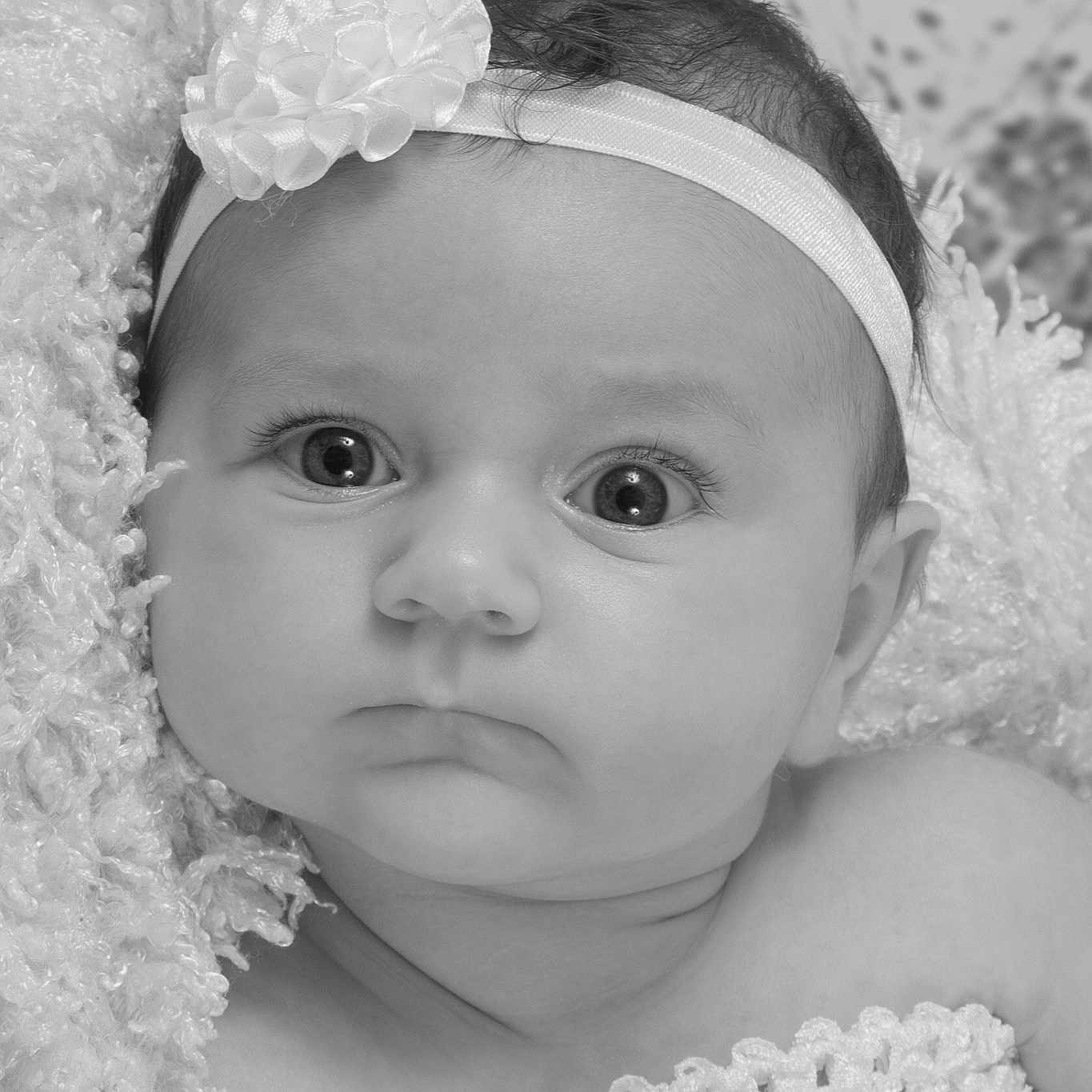 Bethany a rejoint le concours — aidez-le/la à gagner de superbes lots ! beauty, black, black_and_white, cheek, child, eye, eyebrow, face, girl, hair_accessory, head, infant, monochrome_photography, nose, person, photograph, photography, skin, smile, toddler