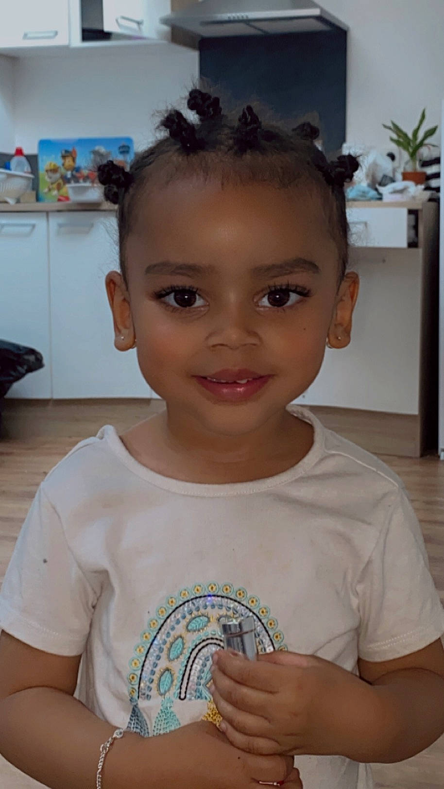 Arhiya participe au concours pour gagner de l'argent avec cette photo : cheek, child, chin, ear, eye, eyelash, forehead, fun, happy, head, iris, joy, lip, neck, nose, person, plant, skin, sleeve, smile