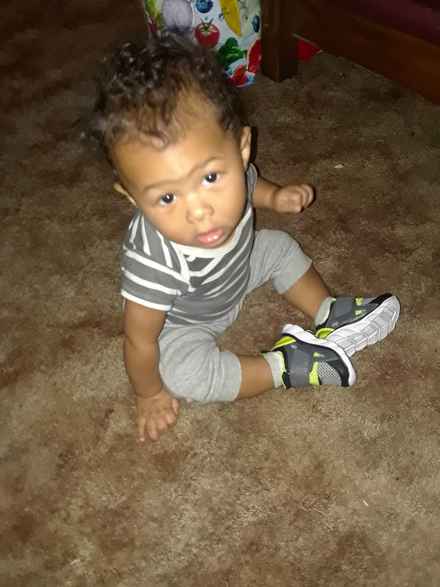 Dejzarel is registered to the contest to win money with this photo: baby, child, floor, flooring, leg, person, play, shoe, sitting, skin, toddler