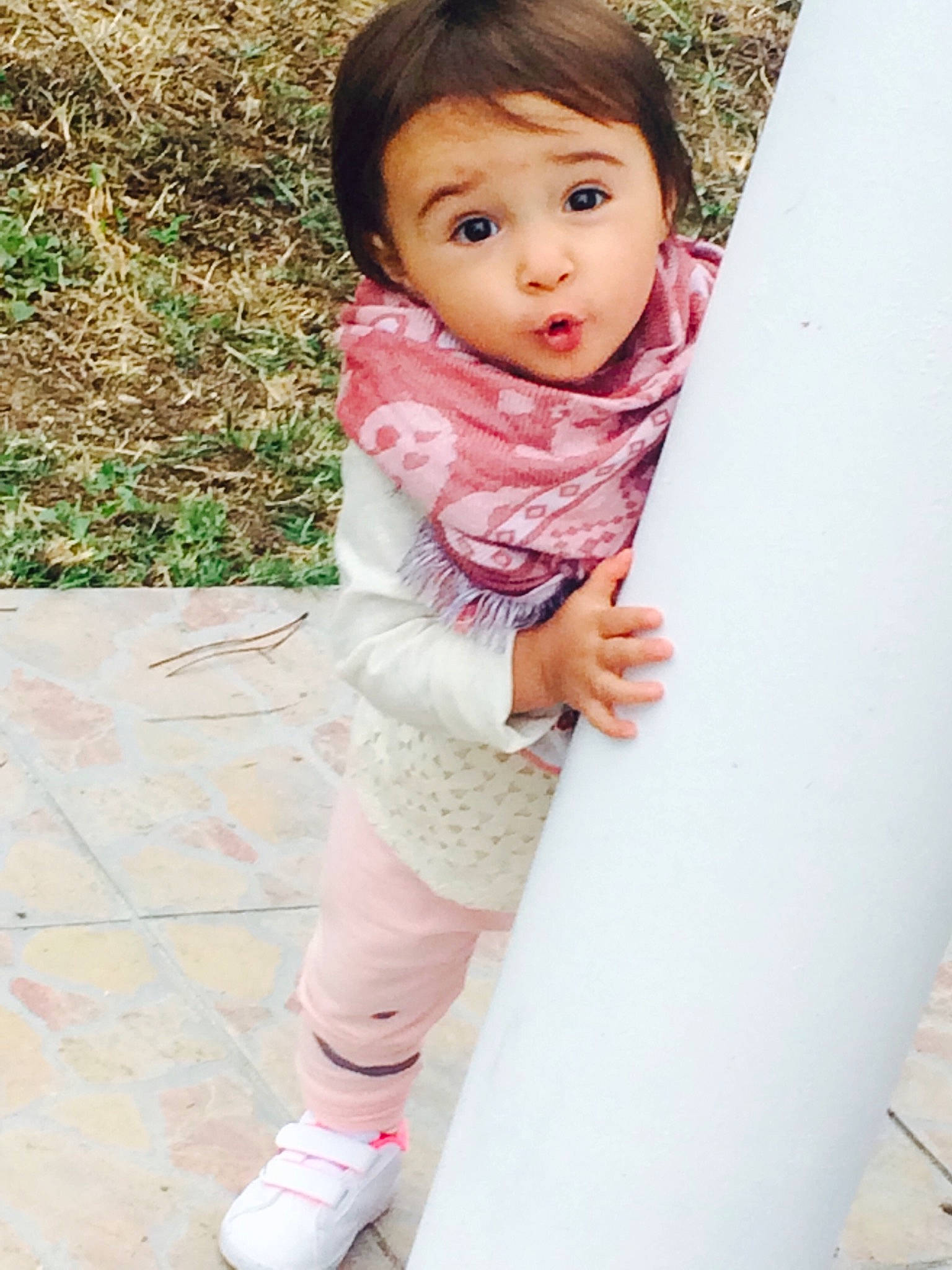 Leana participe au concours pour gagner de l'argent avec cette photo : baby, beauty, cheek, child, child_model, daughter, eye, face, lip, person, pink, plant, skin, smile, surprise, toddler