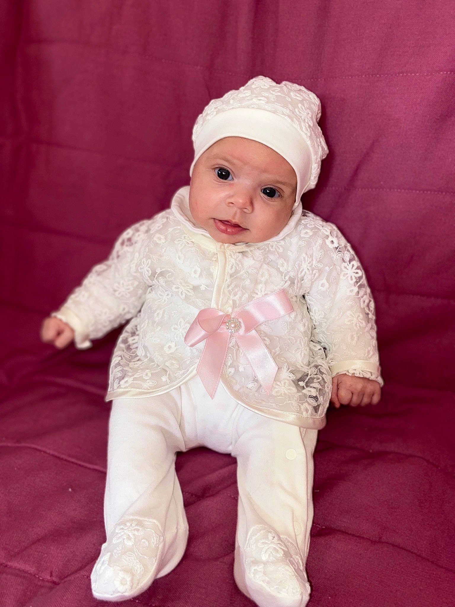 Esmée participe au concours pour gagner de l'argent avec cette photo : baby, baby_toddler_clothing, cheek, chin, embellishment, eye, eyebrow, face, fashion_accessory, happy, head, headgear, headwear, iris, lip, nose, outerwear, person, pink, skin