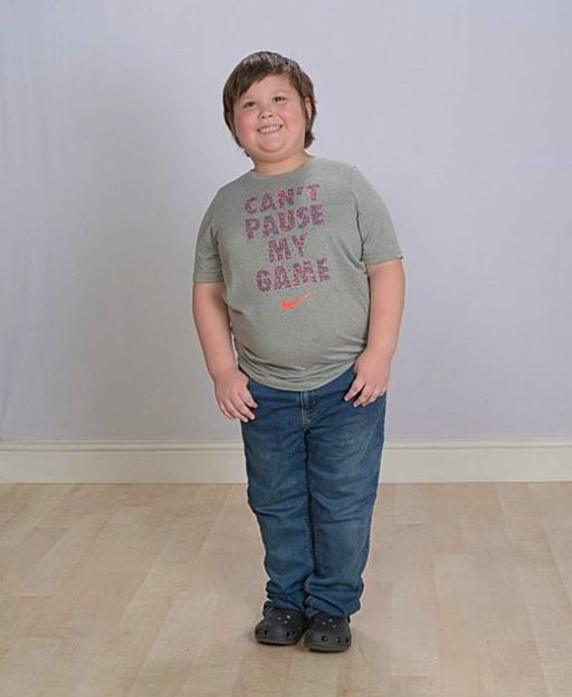 Kolton is registered to the contest to win money with this photo: denim, eye, face, flooring, footwear, grey, head, human_leg, jeans, joy, knee, neck, person, shoulder, sleeve, smile, t_shirt, thigh, trunk, vertebrate