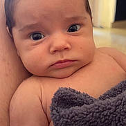 Pablo a rejoint le concours — aidez-le/la à gagner de superbes lots ! arm, baby, child, closeup, curious, cute, expression, eyes, face, head, human, indoors, infant, newborn, person, portrait, skin, soft_light, towel, young