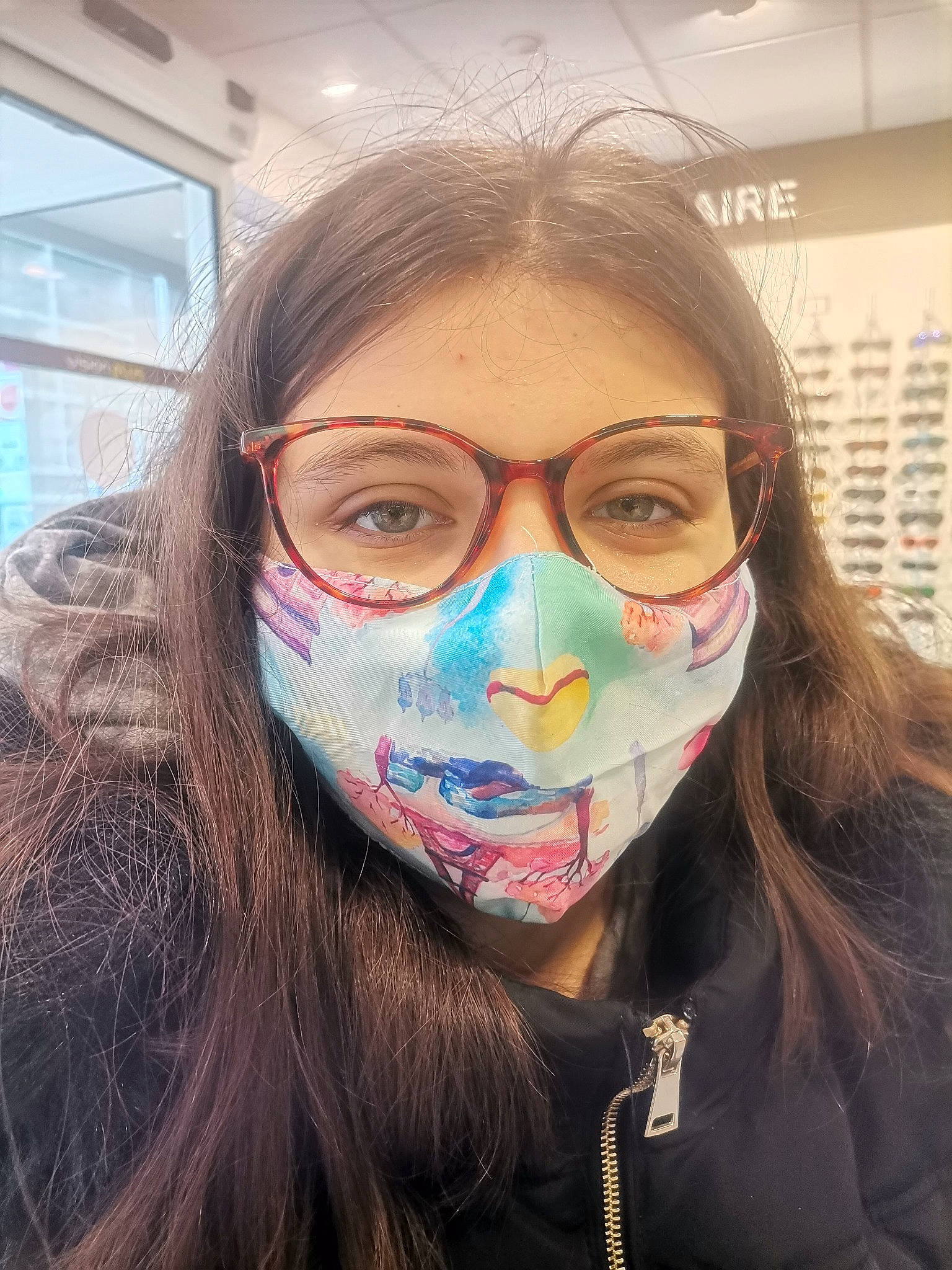 Océane a rejoint le concours — aidez-le/la à gagner de superbes lots ! black_hair, event, eyebrow, eyelash, eyewear, facial_hair, forehead, fun, glasses, hair, iris, jaw, long_hair, moustache, mouth, nose, person, personal_protective_equipment, selfie, street_fashion