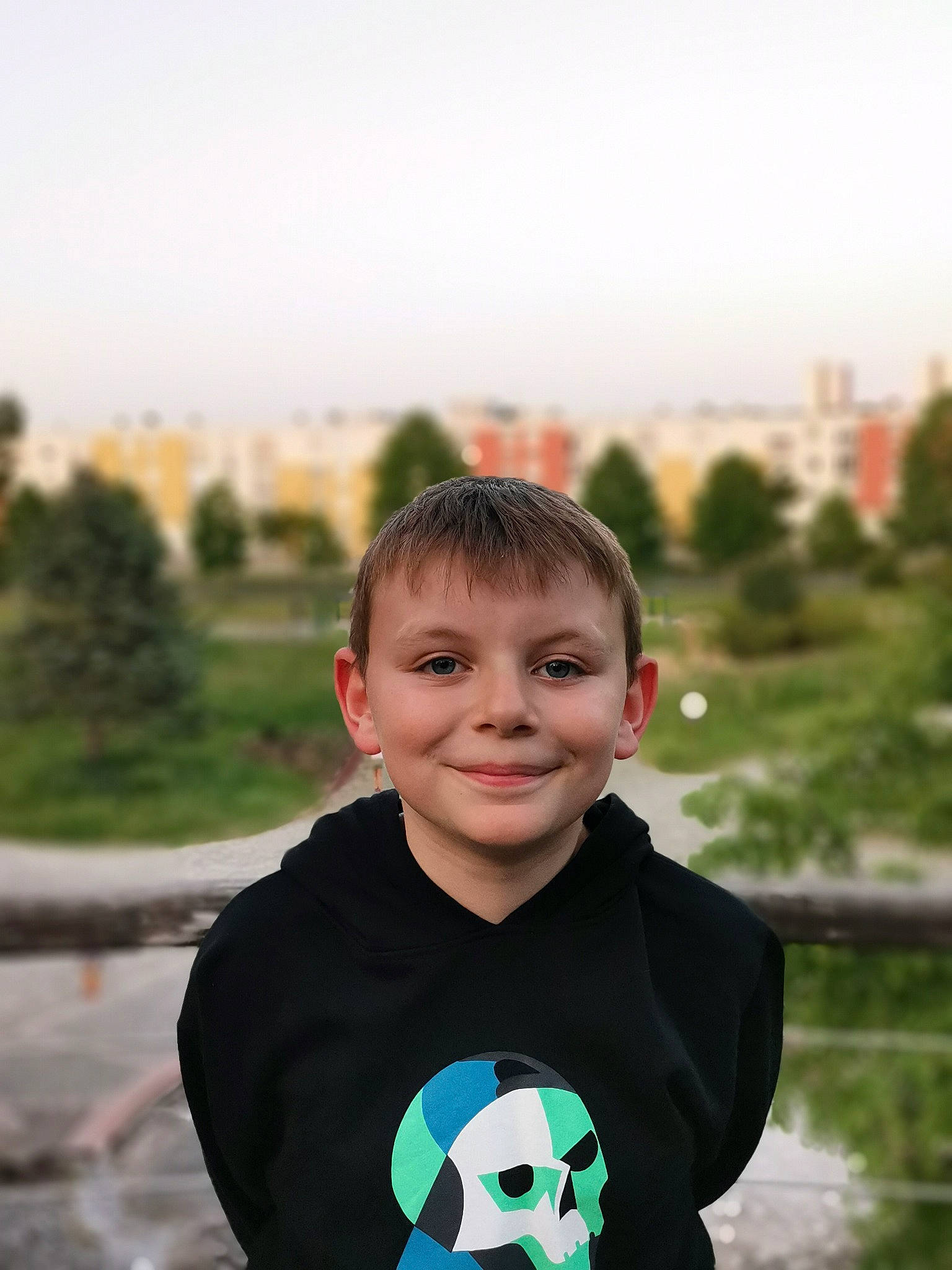 Sulyvan a rejoint le concours — aidez-le/la à gagner de superbes lots ! ball, child, eye, flash_photography, football, fun, grass, happy, joy, leaf, leisure, people, person, plant, sky, sleeve, smile, t_shirt, toddler, travel