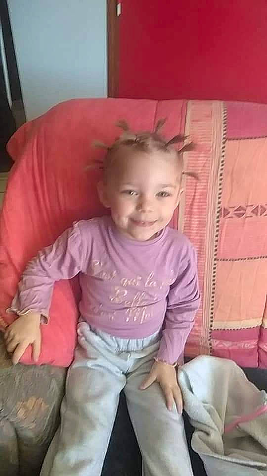 Louna a rejoint le concours — aidez-le/la à gagner de superbes lots ! baby, cheek, child, joy, person, pink, sitting, smile, toddler