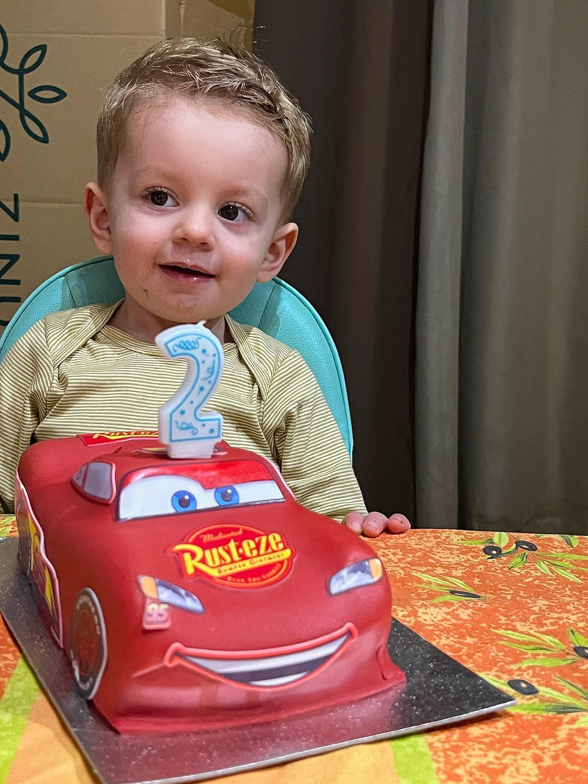 Mathieu a rejoint le concours — aidez-le/la à gagner de superbes lots ! baby, baby_products, baby_toddler_clothing, child, curtain, event, fashion_accessory, fun, happy, headband, headpiece, icing, jewellery, joy, peach, person, plastic, play, recreation, sitting