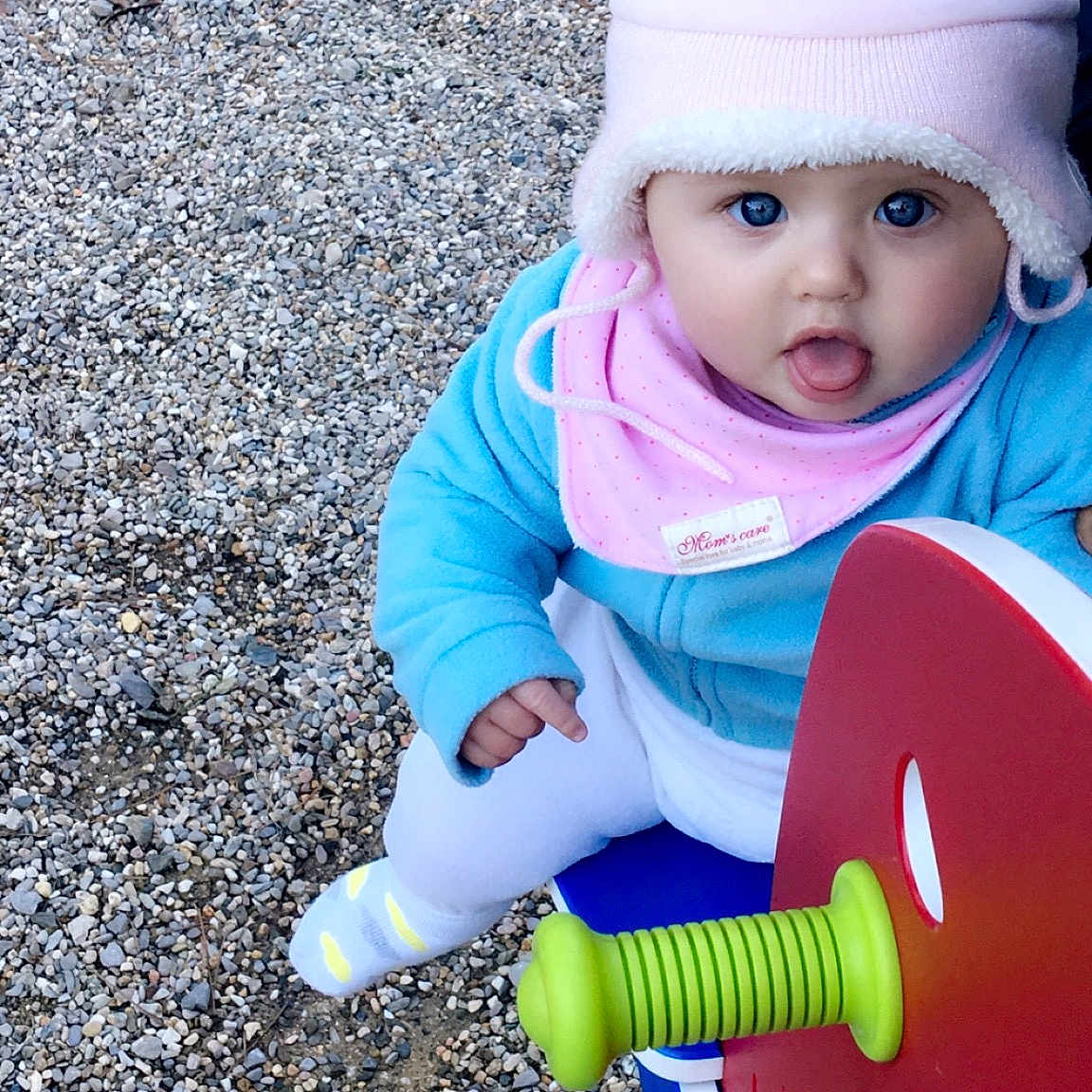 Candice participe au concours pour gagner de l'argent avec cette photo : baby, child, fun, headgear, headwear, outdoor_play_equipment, person, pink, play, playground, public_space, recreation, skin, smile, toddler, vacation, winter