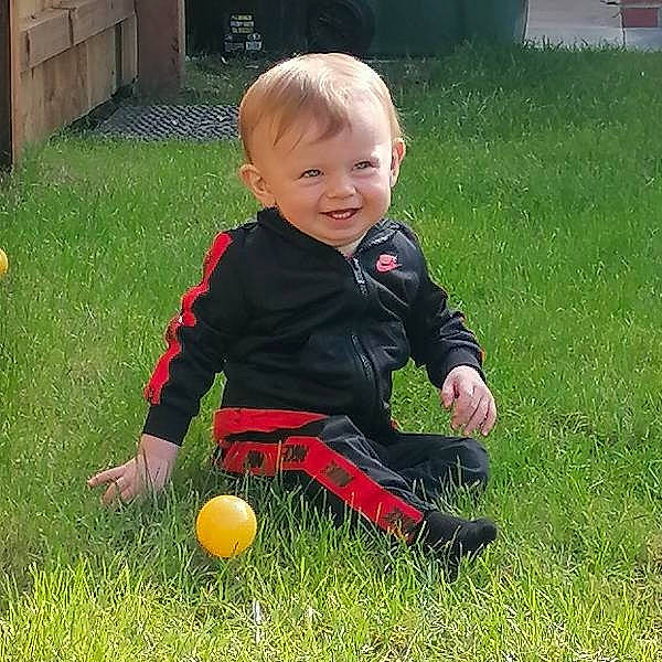 Markus is registered to the contest to win money with this photo: baby, baby_toddler_clothing, ball, flooring, fun, garden, grass, grass_family, happy, joy, lawn, leg, leisure, mammal, people_in_nature, person, play, playing_sports, recreation, sitting