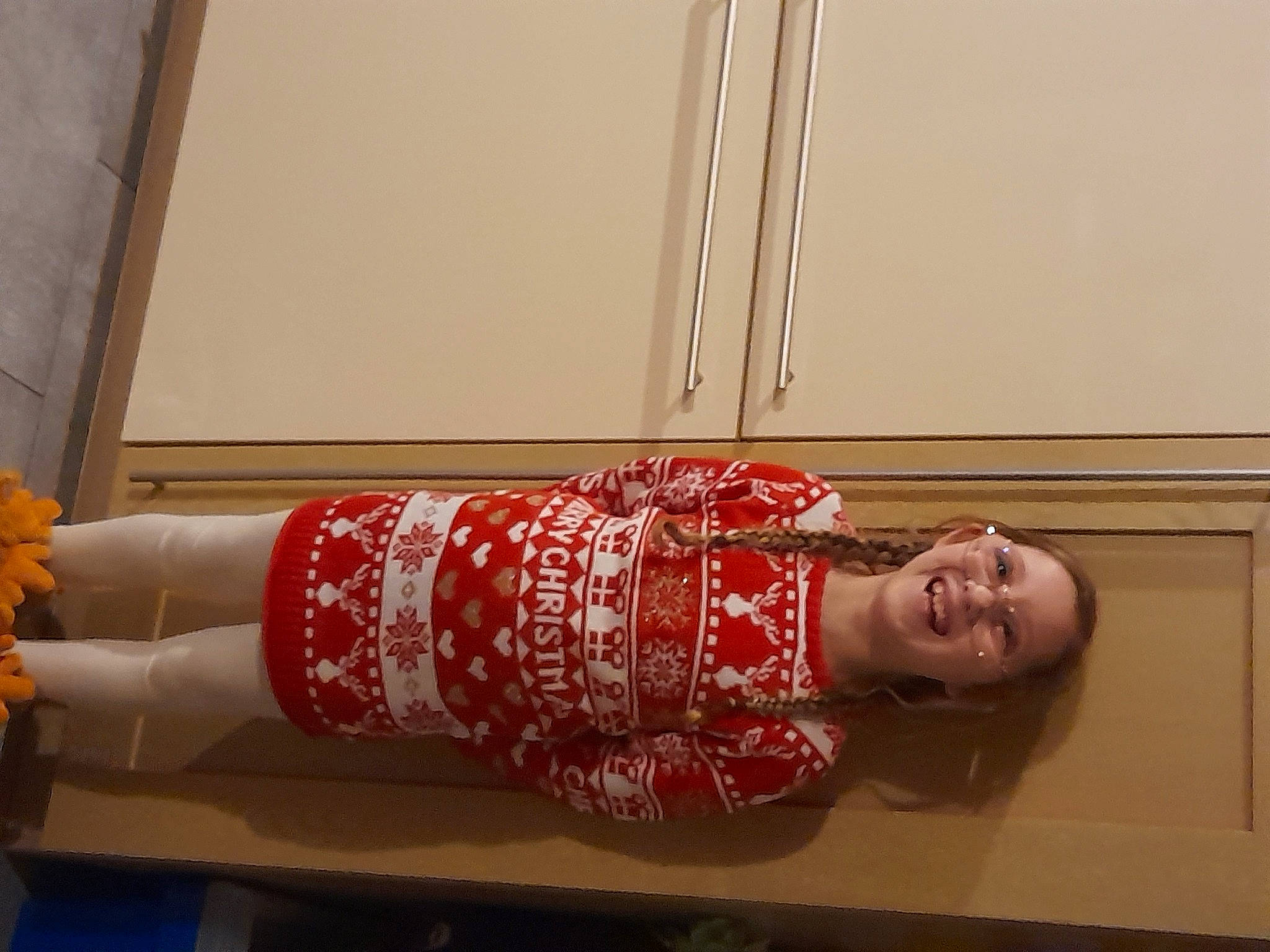 Djina a rejoint le concours — aidez-le/la à gagner de superbes lots ! abdomen, carmine, couch, elbow, event, flooring, hardwood, human_leg, interior_design, joy, ornament, pattern, person, rectangle, room, smile, textile, thigh, trunk, waist