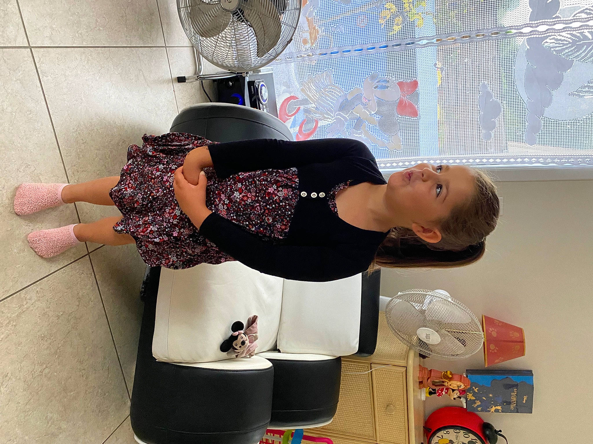 Lilyrose a rejoint le concours — aidez-le/la à gagner de superbes lots ! baby_products, eyewear, fun, high_heels, home_appliance, homemaker, human_leg, knee, leggings, mechanical_fan, pattern, person, sandal, sleeve, thigh, tire, waist, wheel