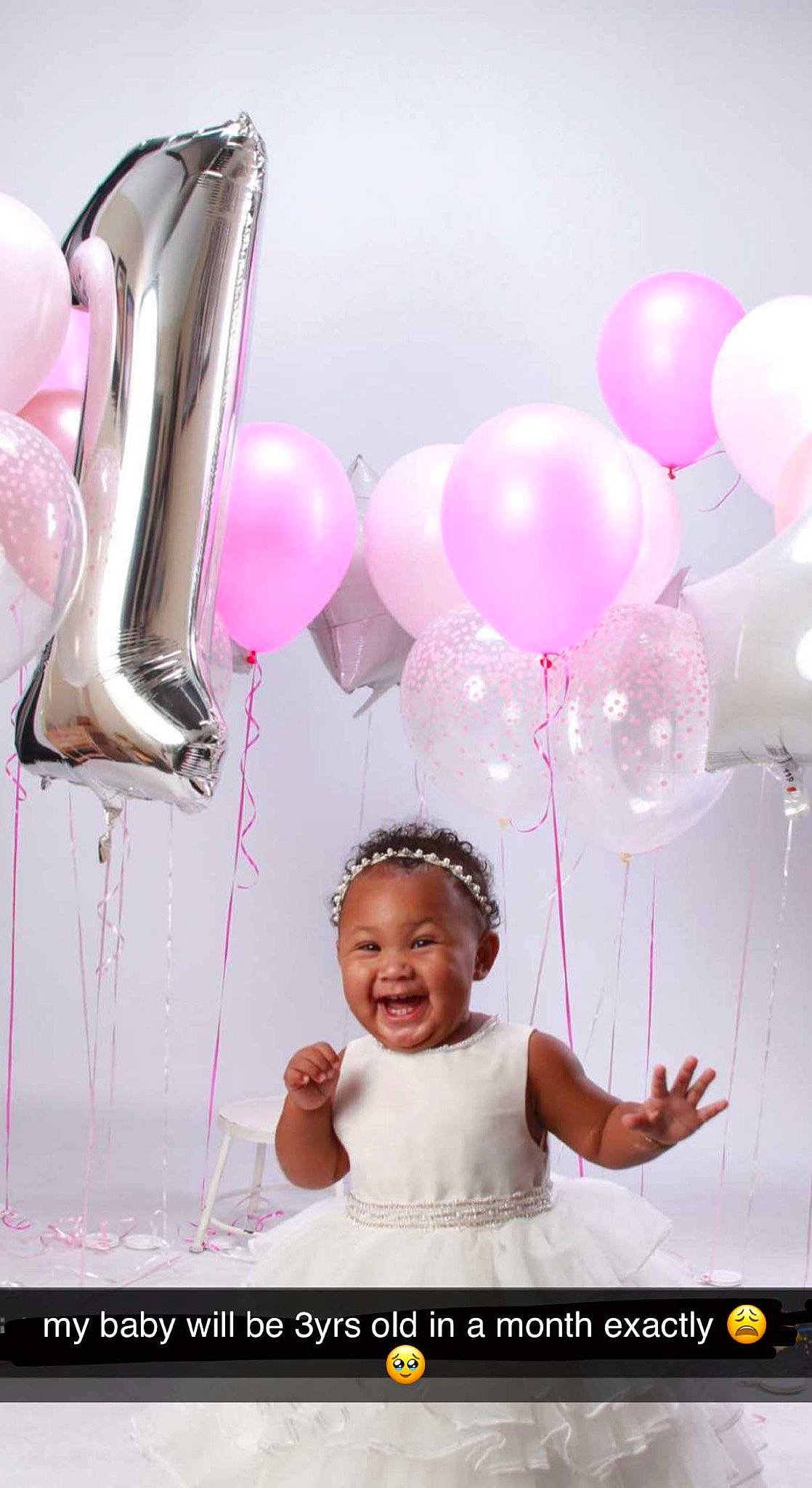 Kelani is registered to the contest to win money with this photo: balloon, beauty, design, event, fashion_accessory, fun, happy, human_body, joy, magenta, material_property, organ, party_supply, person, photograph, pink, room, smile, snapshot, stock_photography