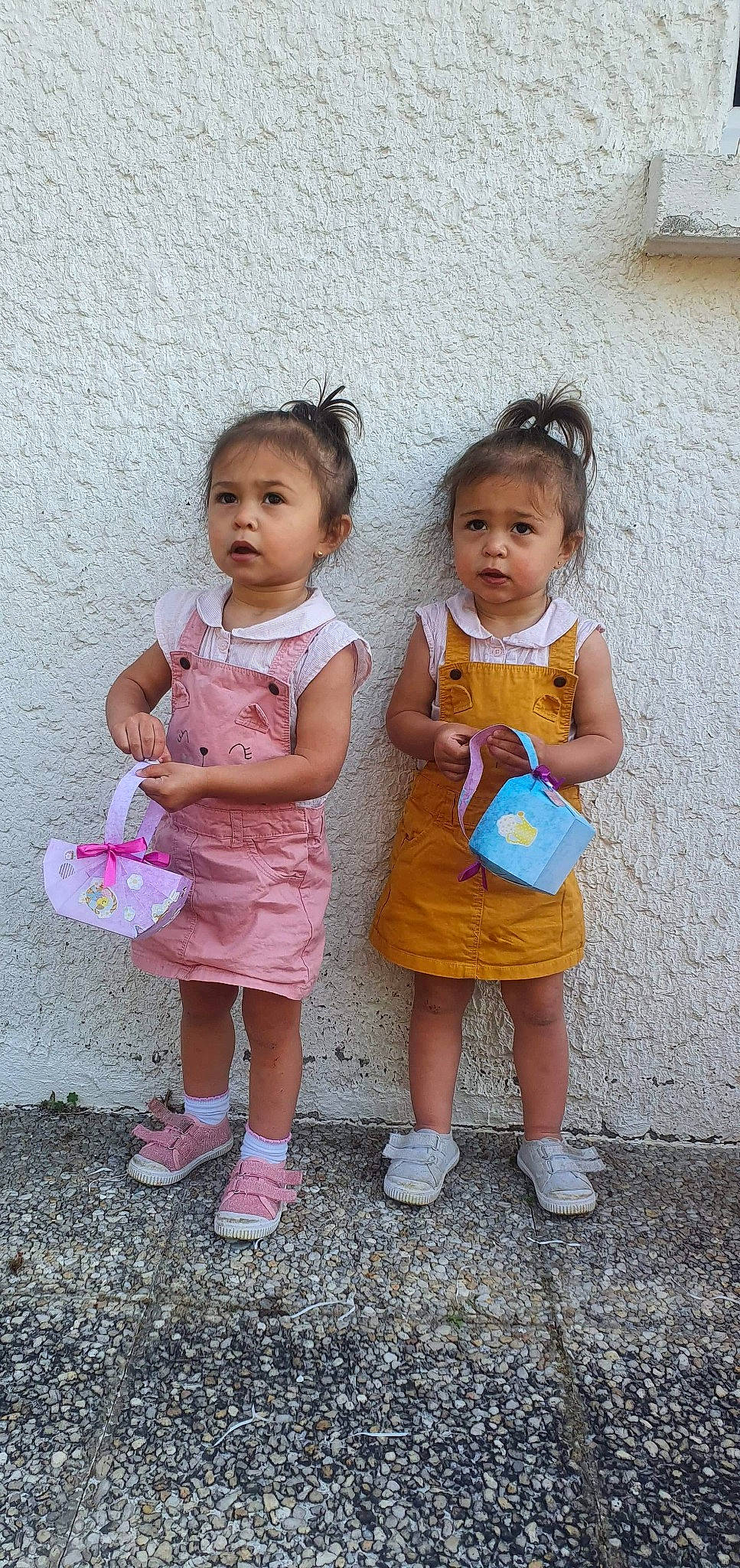 Shana Lanah participe au concours pour gagner de l'argent avec cette photo : baby, baby_toddler_clothing, child, dress, happy, person, pink, play, sibling, skin, smile, standing, toddler