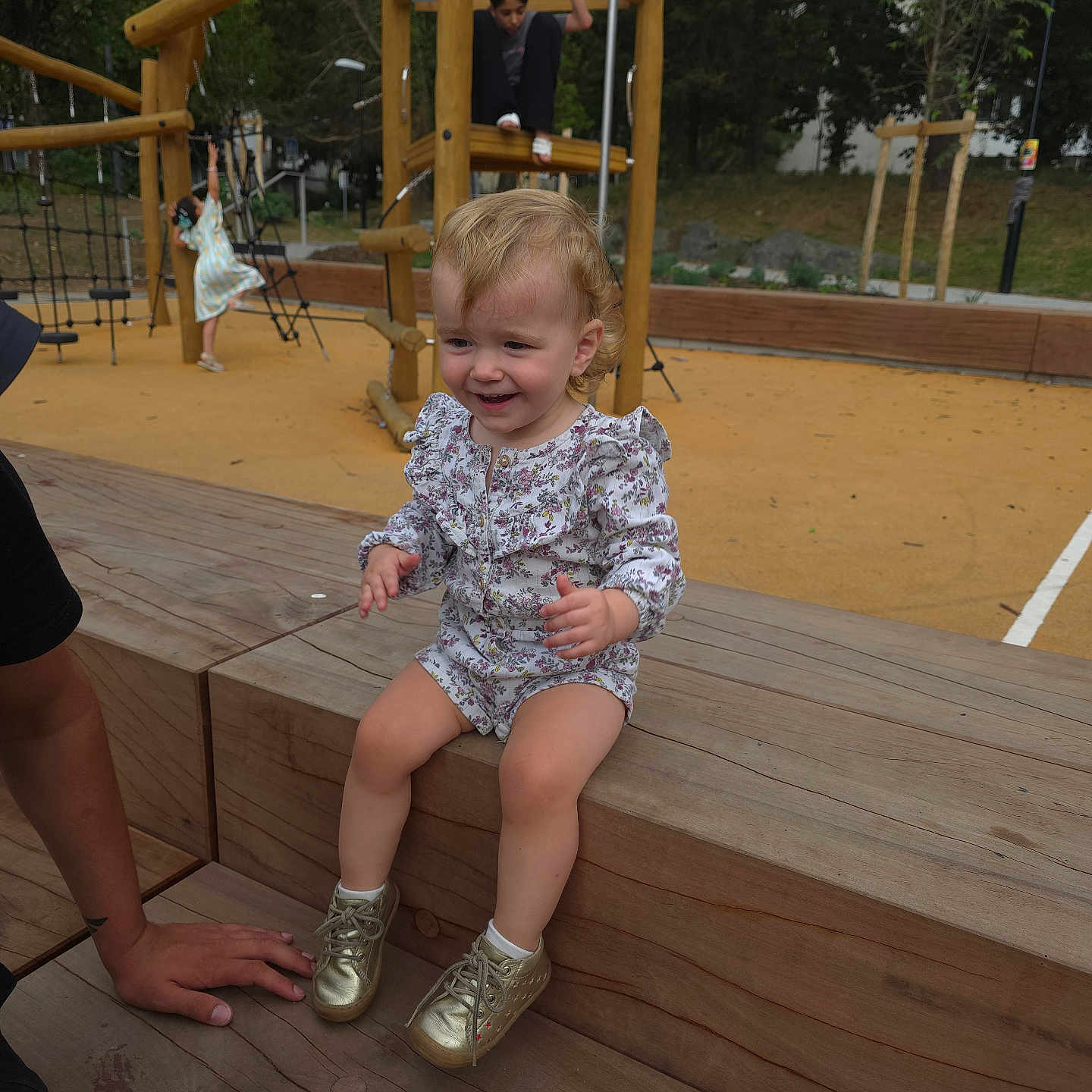 Nya participe au concours pour gagner de l'argent avec cette photo : activity, bench, casual, child, clothing, daylight, fun, happy, outdoor, park, person, play, playground, shoes, smile, toddler, trees, wood, wooden_structure, young_child