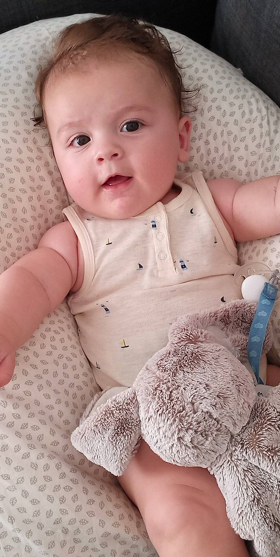 Elias participe au concours pour gagner de l'argent avec cette photo : arm, baby, baby_toddler_clothing, cheek, dress, eye, eyebrow, face, facial_expression, hand, head, human_body, iris, lip, nose, person, product, skin, sleeve, textile