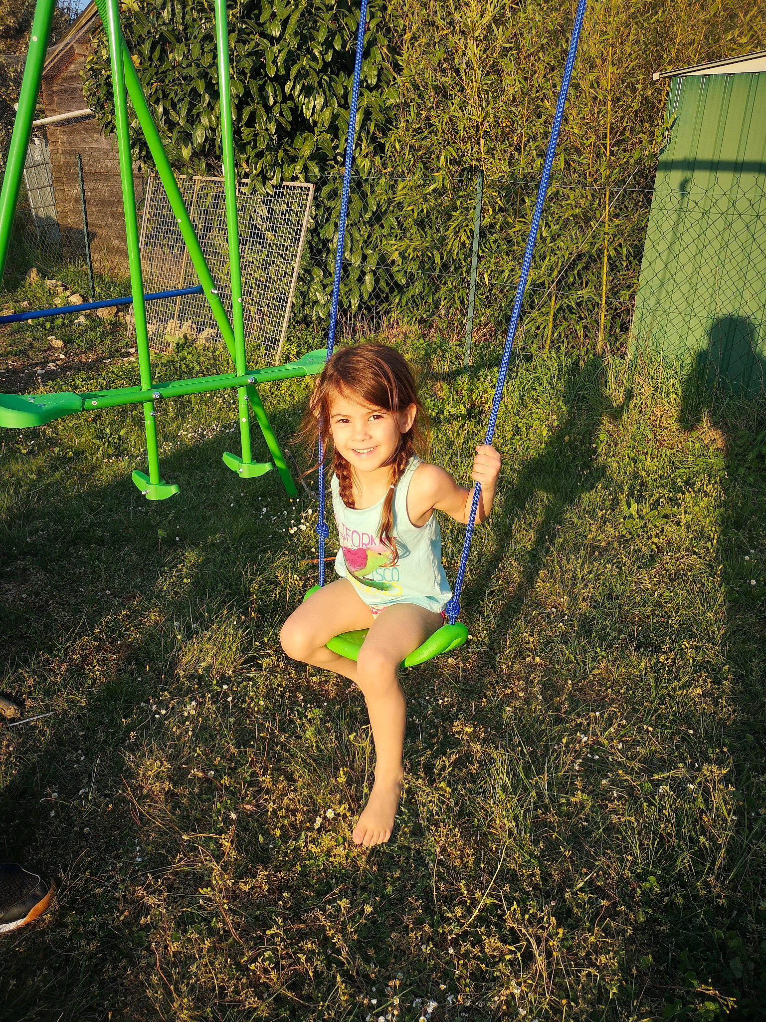 Atalya a rejoint le concours — aidez-le/la à gagner de superbes lots ! backyard, barefoot, child, forest, fun, grass, green, joy, jungle, leaf, leisure, outdoor_play_equipment, people_in_nature, person, photography, plant, play, shrub, summer, swing