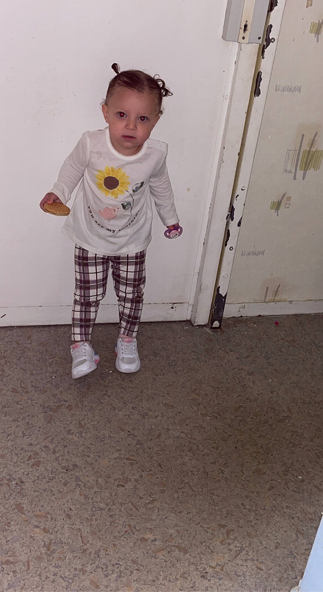 Yasmine participe au concours pour gagner de l'argent avec cette photo : active_pants, baby, baby_toddler_clothing, child, door, face, fashion_design, flooring, fun, happy, knee, long_sleeved_t_shirt, pajamas, pattern, person, sleeve, street_fashion, t_shirt, toddler, walking_shoe
