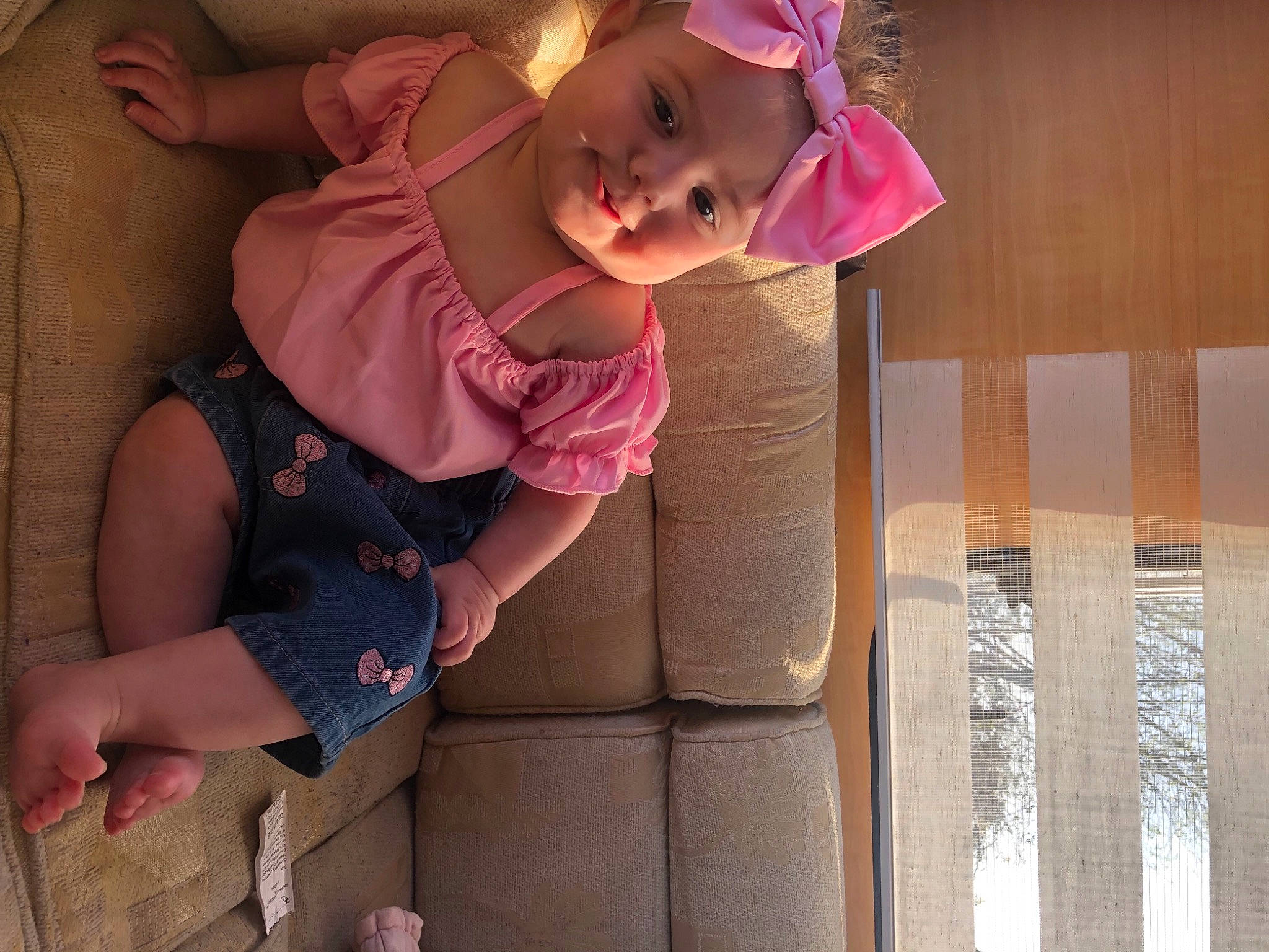 Kayla a rejoint le concours — aidez-le/la à gagner de superbes lots ! baby, baby_toddler_clothing, beauty, cheek, comfort, eye, finger, happy, headgear, headwear, helmet, human_body, person, pink, product, skin, sleeve, smile, standing, textile