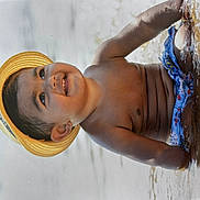 Tao participe au concours pour gagner de l'argent avec cette photo : toddler, child, water, hat, smile, happy, outdoor, play, summer, skin, bare_chest, sitting, water_surface, reflection, sunlight, cute, joy, fun, baby, nature