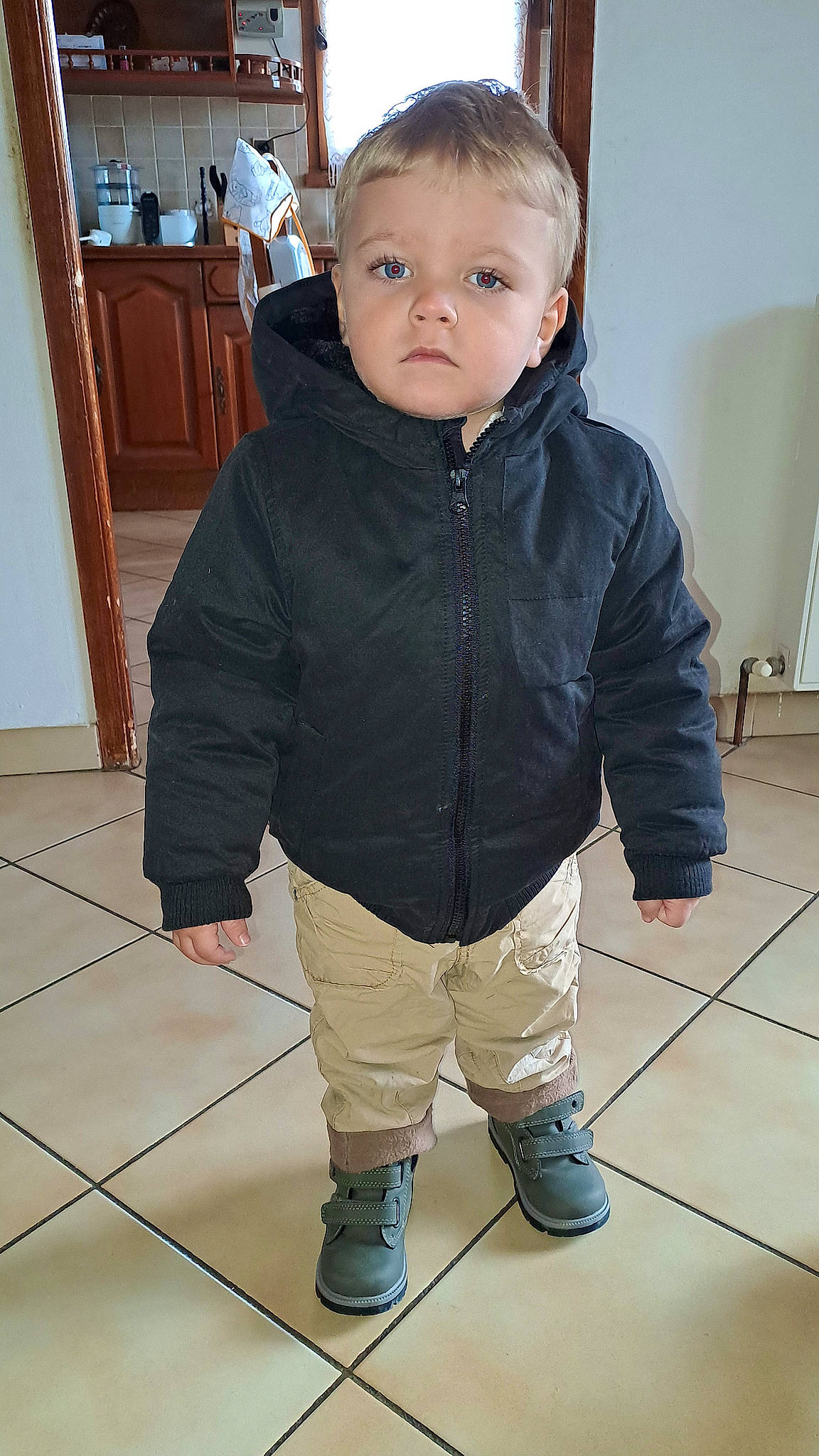 Lenny a rejoint le concours — aidez-le/la à gagner de superbes lots ! baby, baby_toddler_clothing, cheek, child, clothing, collar, door, floor, flooring, fur, hardwood, jacket, joint, outerwear, pattern, person, skin, sleeve, standing, toddler