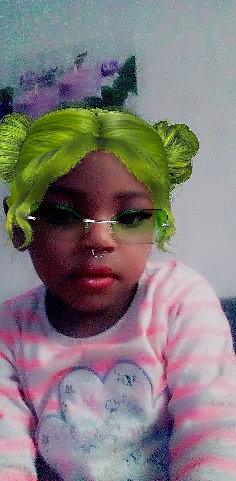 Malika a rejoint le concours — aidez-le/la à gagner de superbes lots ! cool, eye, eyebrow, eyelash, eyewear, forehead, fun, glasses, goggles, hair, happy, headgear, headwear, iris, lip, mouth, person, pink, skin, sunglasses