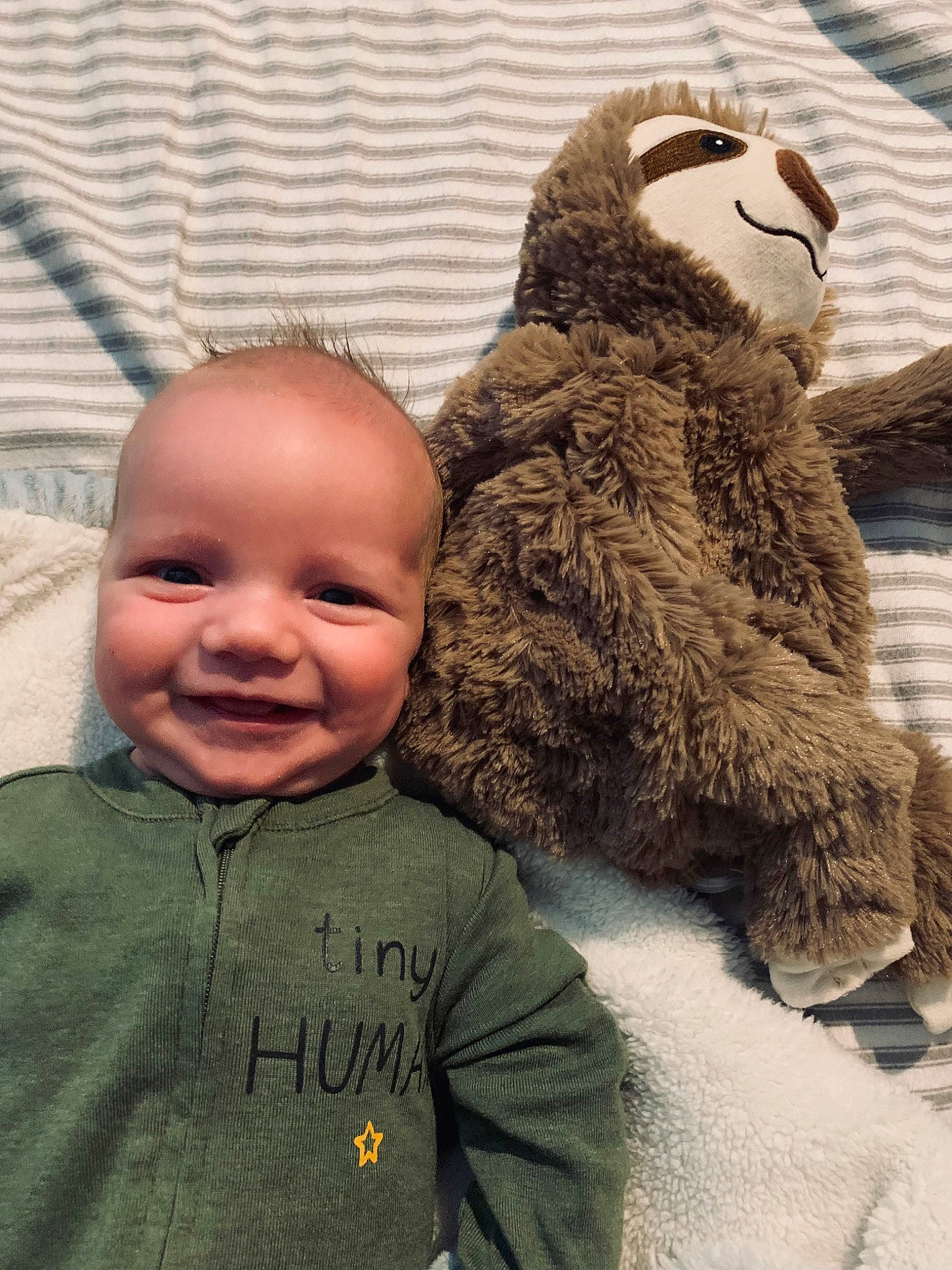 Kolsyn is registered to the contest to win money with this photo: _geese_and_swans, baby, baby_toddler_clothing, child, ducks, eye, flightless_bird, fur, gesture, happy, hug, joy, outerwear, person, skin, sleeve, smile, standing, stuffed_toy, t_shirt