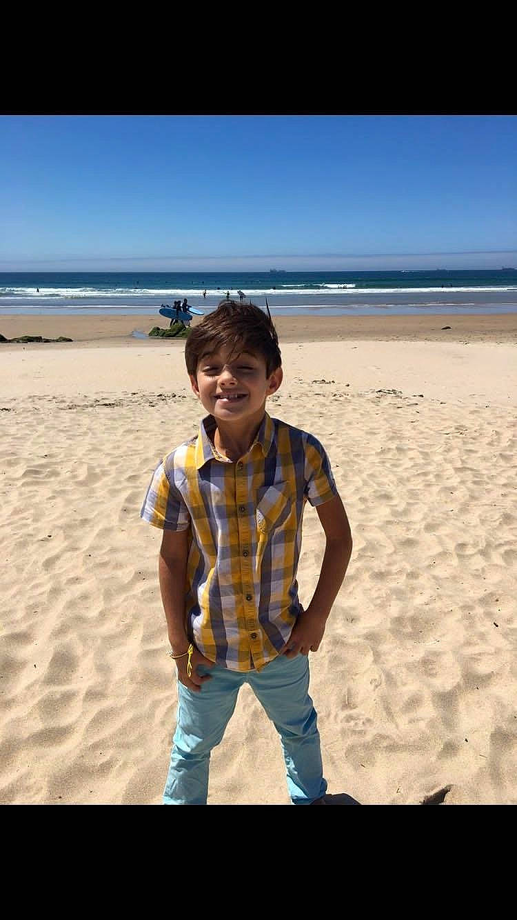 Timeo participe au concours pour gagner de l'argent avec cette photo : beach, child, coast, fun, joy, ocean, person, sand, sea, smile, summer, travel, vacation