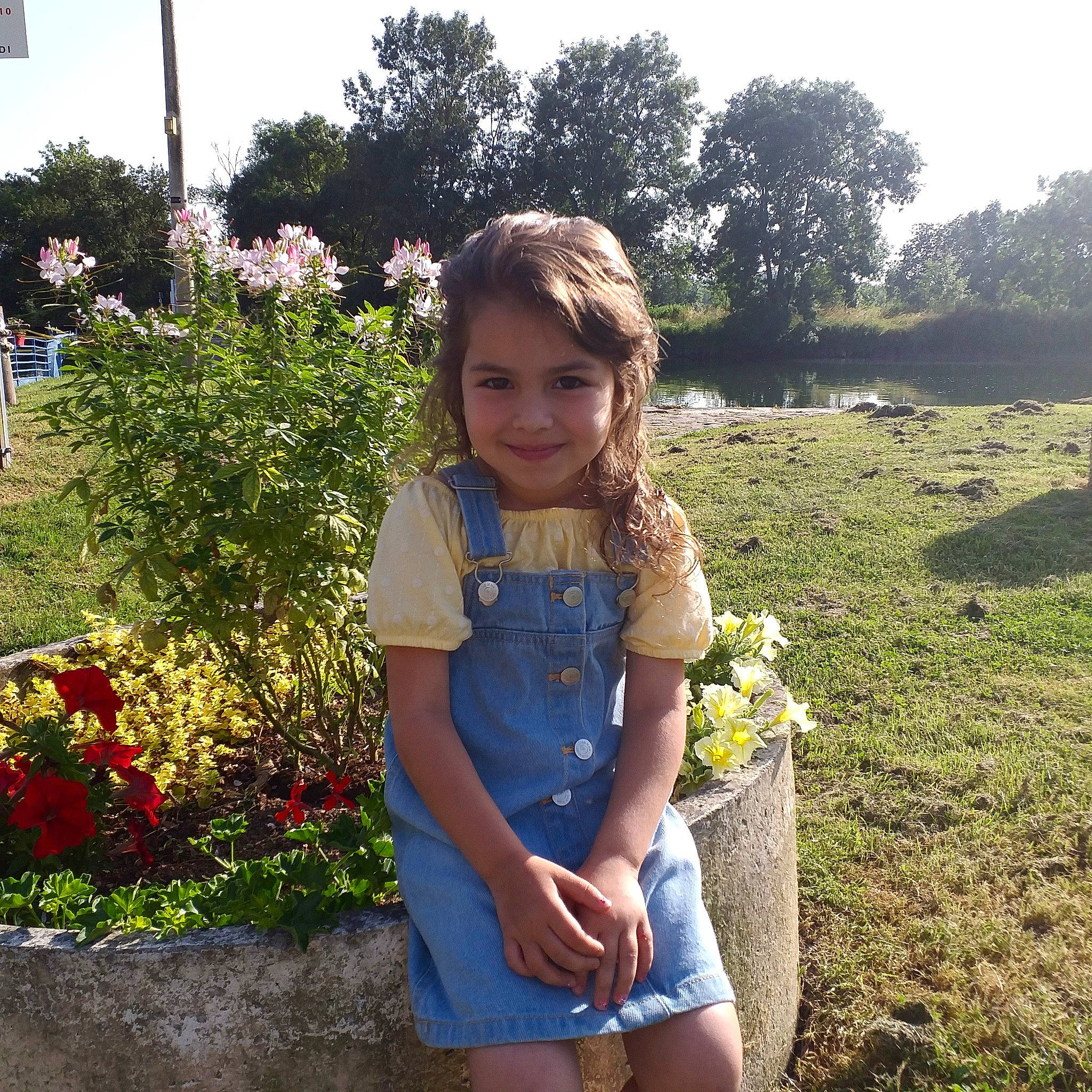 Émie a rejoint le concours — aidez-le/la à gagner de superbes lots ! adaptation, botanical_garden, botany, child, denim, dress, flower, garden, grass, jeans, joy, leaf, person, plant, shorts, shrub, spring, summer, textile, tree