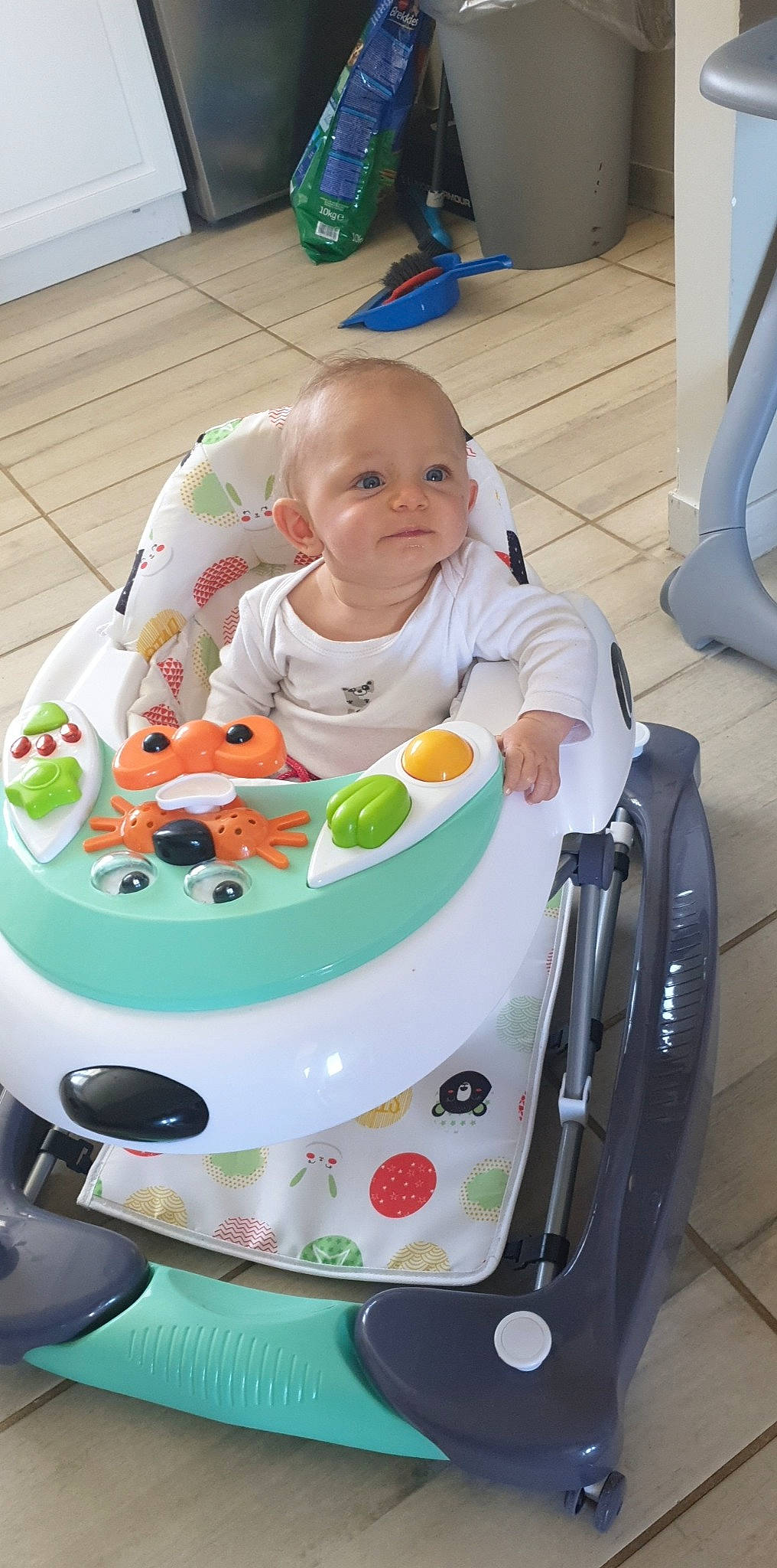 Olivia participe au concours pour gagner de l'argent avec cette photo : baby, baby_products, child, person, play, product, toddler