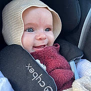 Lana a rejoint le concours — aidez-le/la à gagner de superbes lots ! apparel, baby, baby_carrier, blanket, car_seat, child, closeup, clothing, cute, eyelashes, face, happy, indoor, infant, knit_hat, portrait, seatbelt, smile, soft_texture, warm