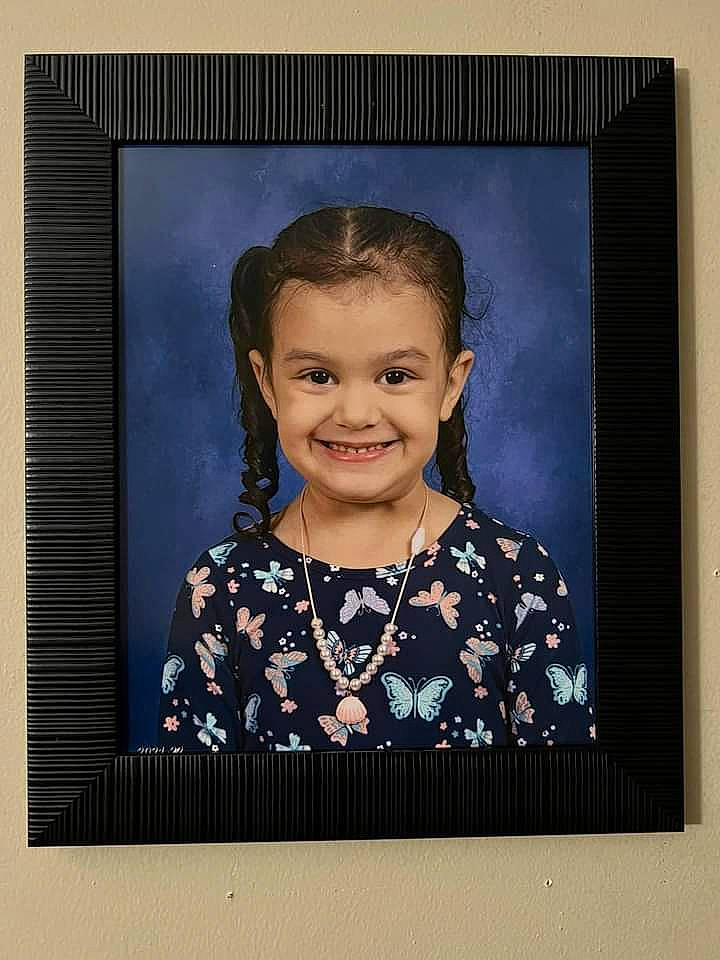 Lavinia is registered to the contest to win money with this photo: art, beauty, cheek, electric_blue, eye, facial_expression, flash_photography, fun, happy, iris, jewellery, joy, person, photograph, picture_frame, rectangle, room, smile, snapshot, tints_and_shades