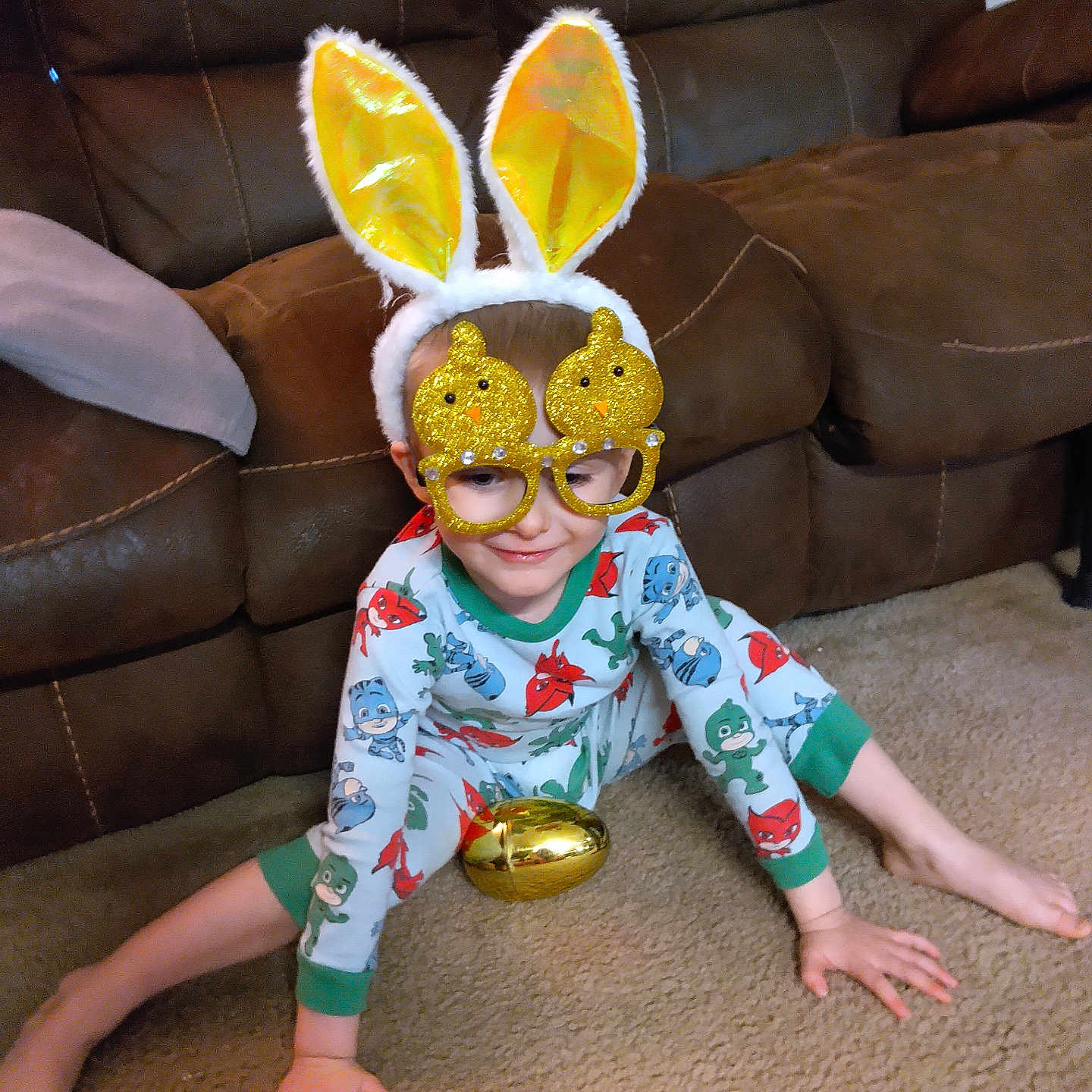Jessie is registered to the contest to win money with this photo: accessories, architecture, baby, bodypart, building, clothing, couch, face, finger, furniture, glasses, hand, hat, head, indoors, livingroom, person, photography, portrait, room