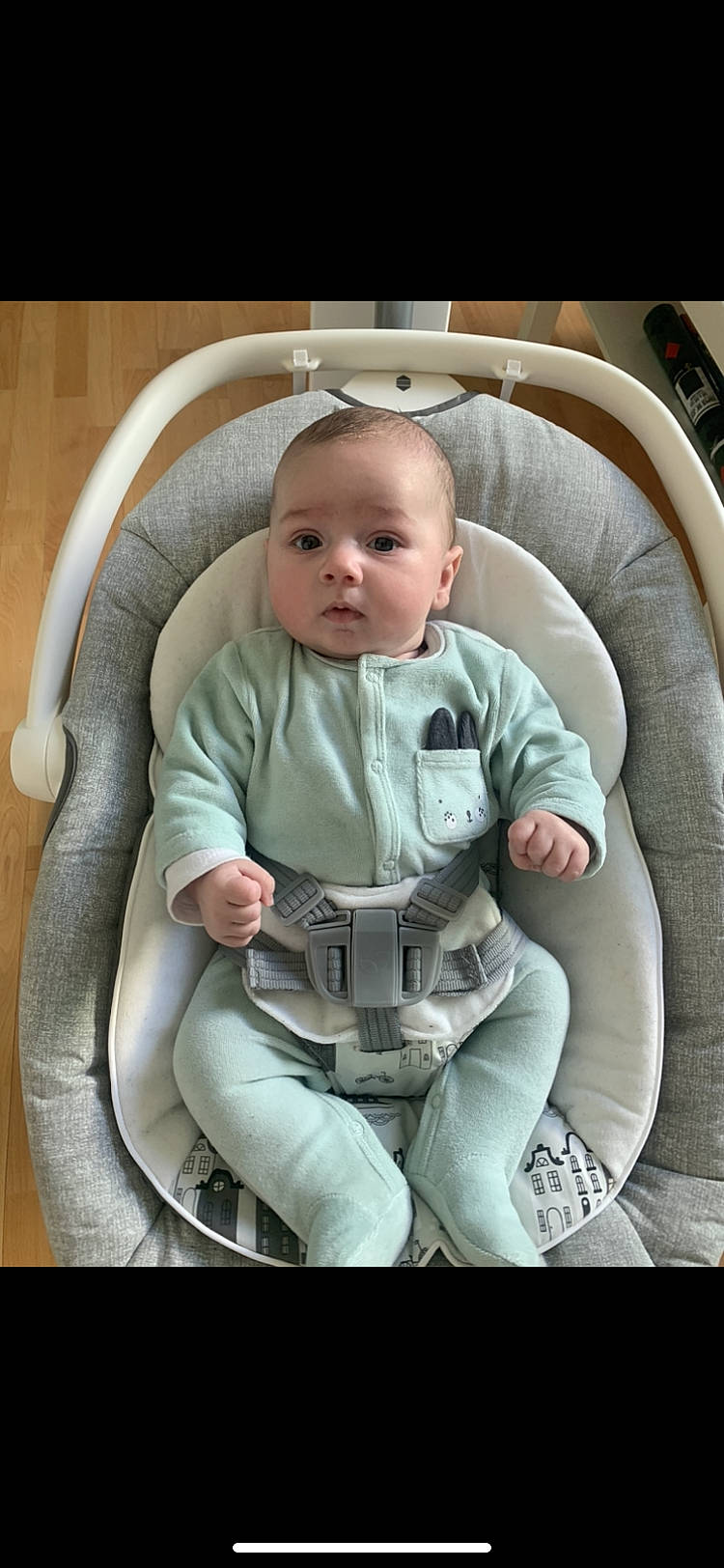 Ninnoh participe au concours pour gagner de l'argent avec cette photo : auto_part, baby, baby_in_car_seat, baby_products, baby_toddler_clothing, car_seat, chair, cheek, child, comfort, facial_expression, hairstyle, knee, person, product, seat_belt, service, sitting, sleeve, surprise