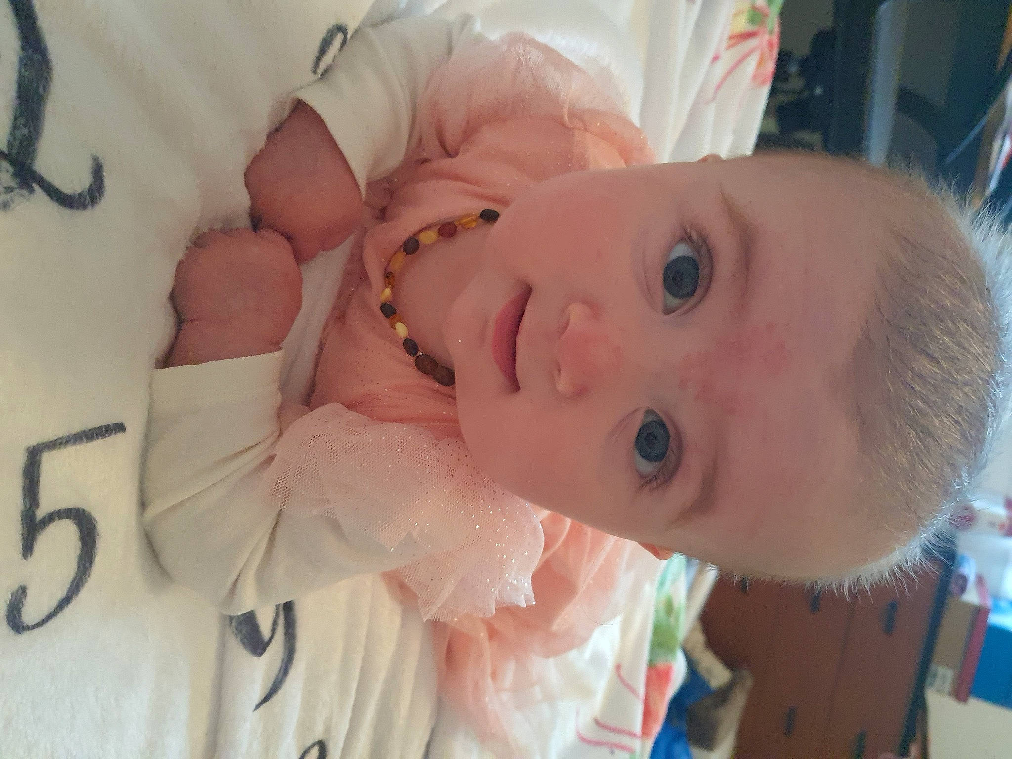 Amélia a rejoint le concours — aidez-le/la à gagner de superbes lots ! baby, baby_products, baby_toddler_clothing, cheek, child, chin, eye, eyebrow, eyelash, face, finger, happy, hat, iris, lip, mouth, nose, person, room, skin