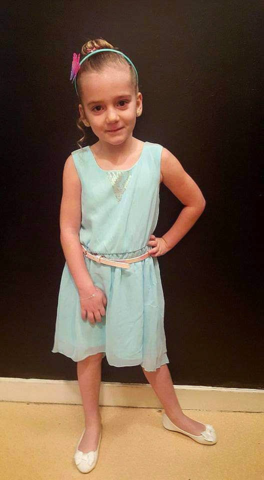 Lea a rejoint le concours — aidez-le/la à gagner de superbes lots ! child, child_model, clothing, day_dress, dress, hair_accessory, headband, pattern, person, pink, toddler