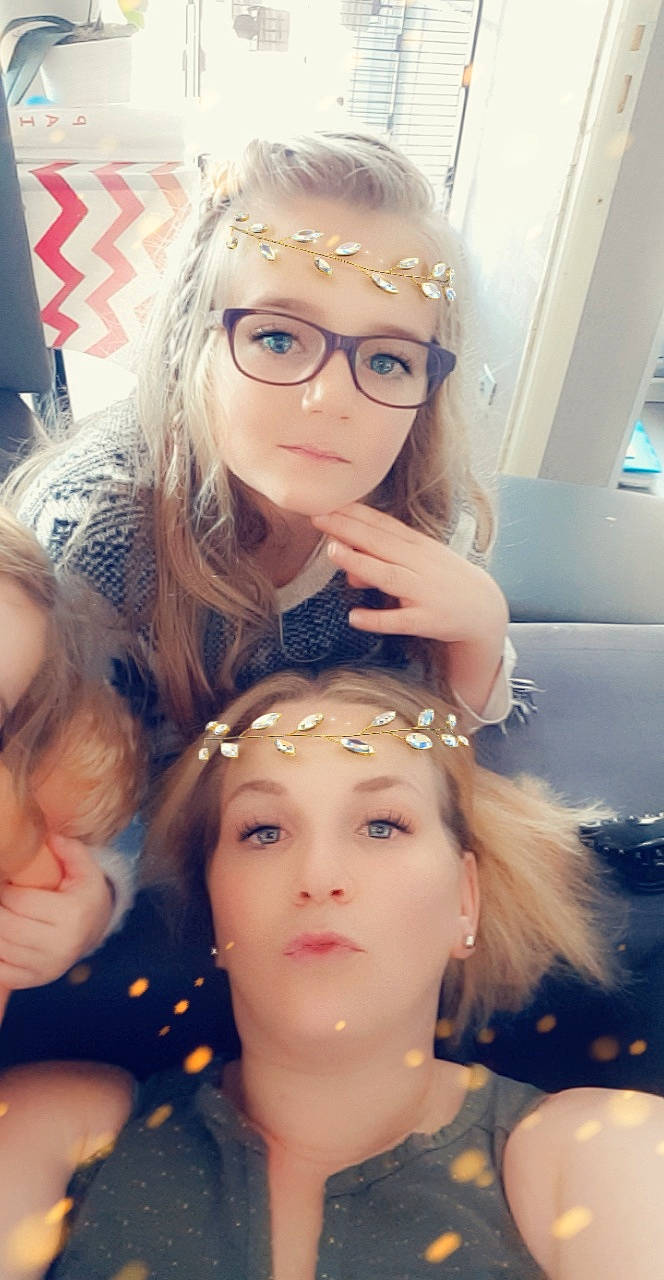 Lea participe au concours pour gagner de l'argent avec cette photo : beauty, blond, child, cool, eye, eyebrow, eyewear, face, forehead, glasses, hair, hair_coloring, hairstyle, head, lip, nose, person, photography, selfie, skin