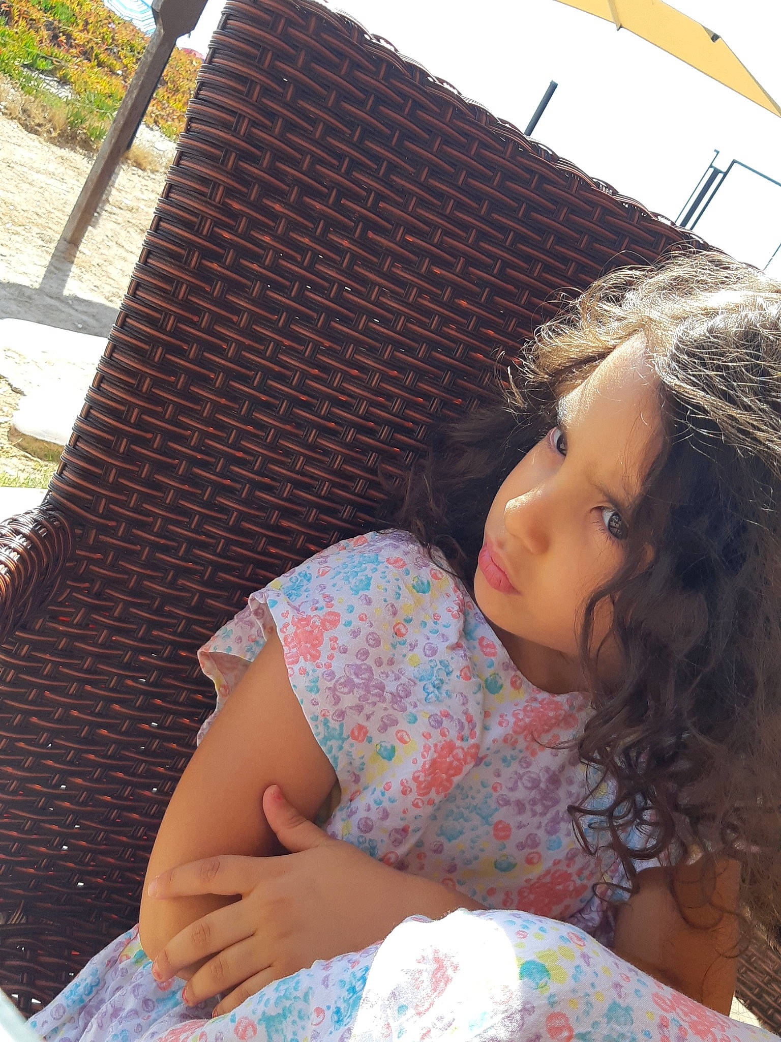 Yasmine participe au concours pour gagner de l'argent avec cette photo : beauty, black_hair, brown_hair, child, hair, leg, leisure, long_hair, neck, nose, person, skin, summer, sunlight, thigh, trunk, vacation