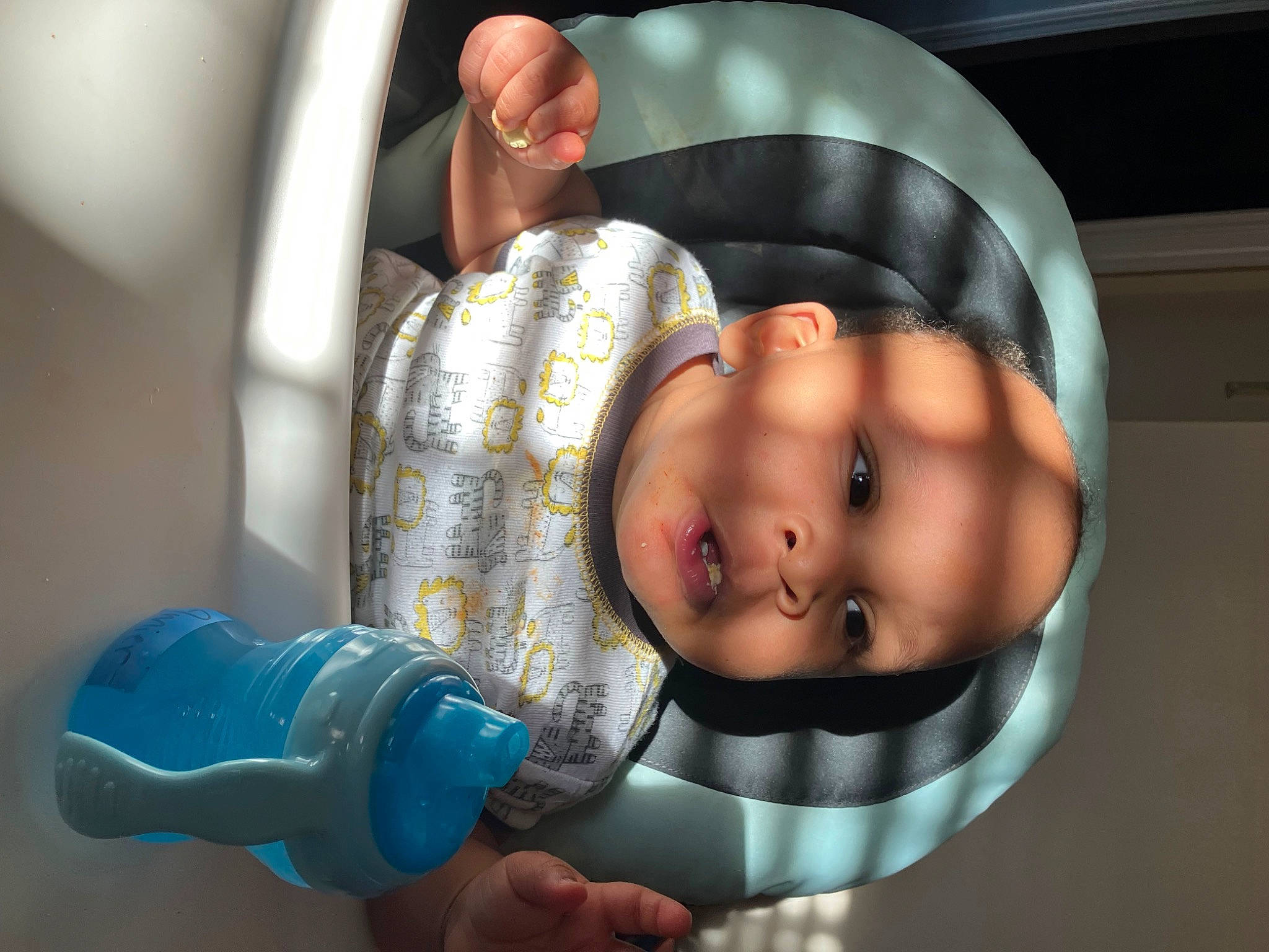 Amiér is registered to the contest to win money with this photo: abdomen, baby, baby_bottle, baby_products, bottle, chest, child, comfort, eyelash, finger, hand, health_care, medical, mouth, person, plastic_bottle, service, skin, toddler, water