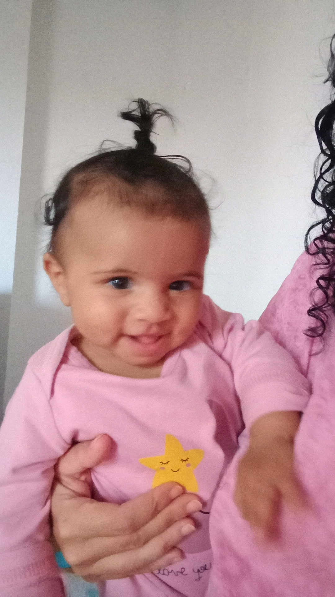 Hope-Zaly participe au concours pour gagner de l'argent avec cette photo : baby, child, smile, person, pink_clothing, indoor, hand, pony_tail, face, cute, portrait, happy, infant, human, apparel, childhood, holding, skin, expression, young