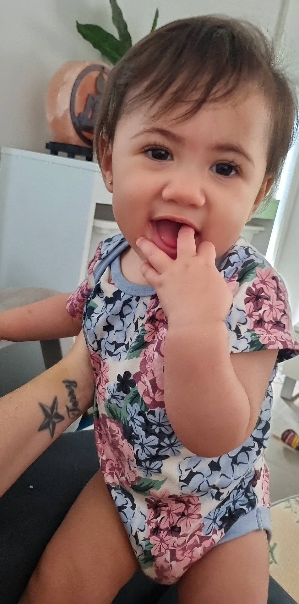 Ava is registered to the contest to win money with this photo: arm, baby_toddler_clothing, cheek, chin, ear, eyelash, facial_expression, hair, hairstyle, hand, joint, lip, mouth, muscle, neck, nose, person, shoulder, skin, sleeve