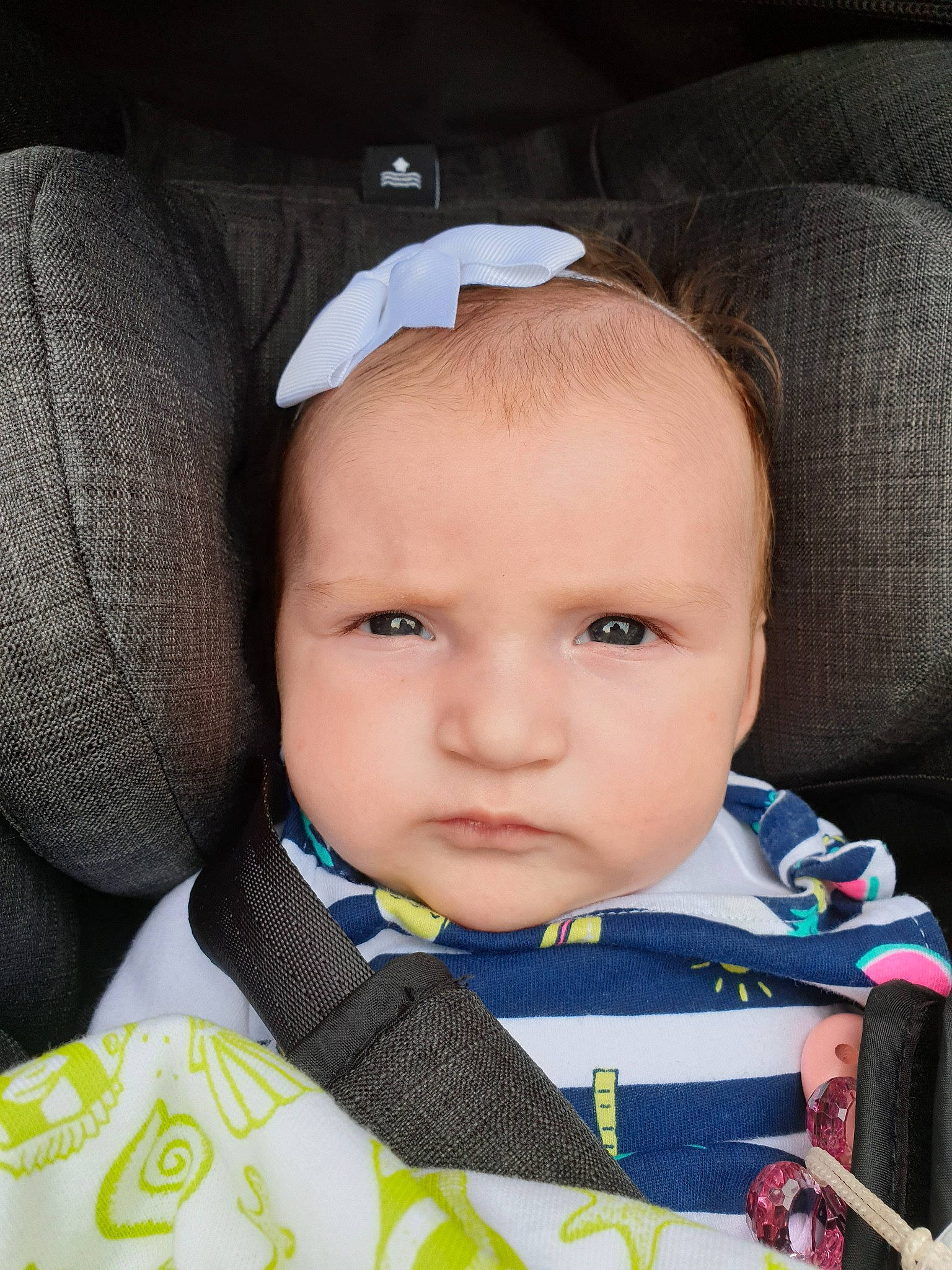 Margarida participe au concours pour gagner de l'argent avec cette photo : baby, baby_in_car_seat, baby_products, cheek, child, chin, ear, eye, face, forehead, head, headgear, iris, lip, mouth, nose, person, product, skin, smile