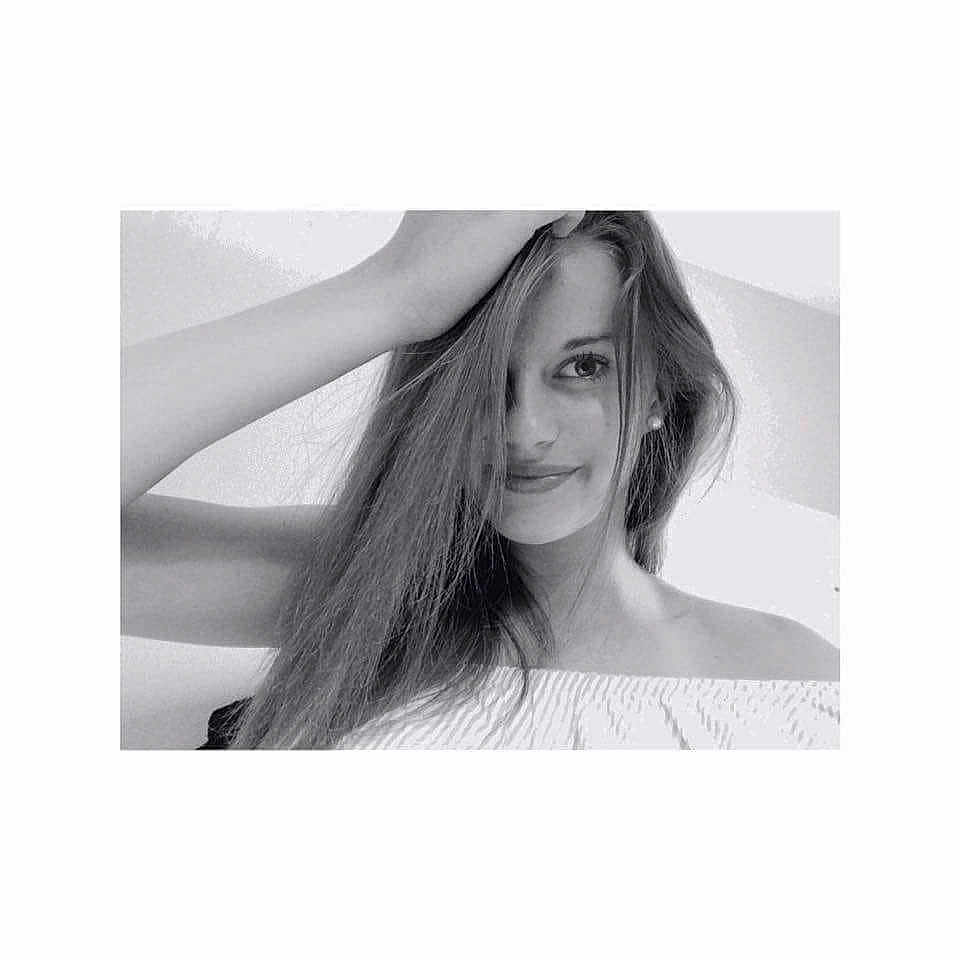 Chloé a rejoint le concours — aidez-le/la à gagner de superbes lots ! beauty, black_and_white, black_hair, brown_hair, eyebrow, forehead, girl, lip, long_hair, model, monochrome, monochrome_photography, neck, photo_shoot, photograph, photography, portrait, shoulder, stock_photography