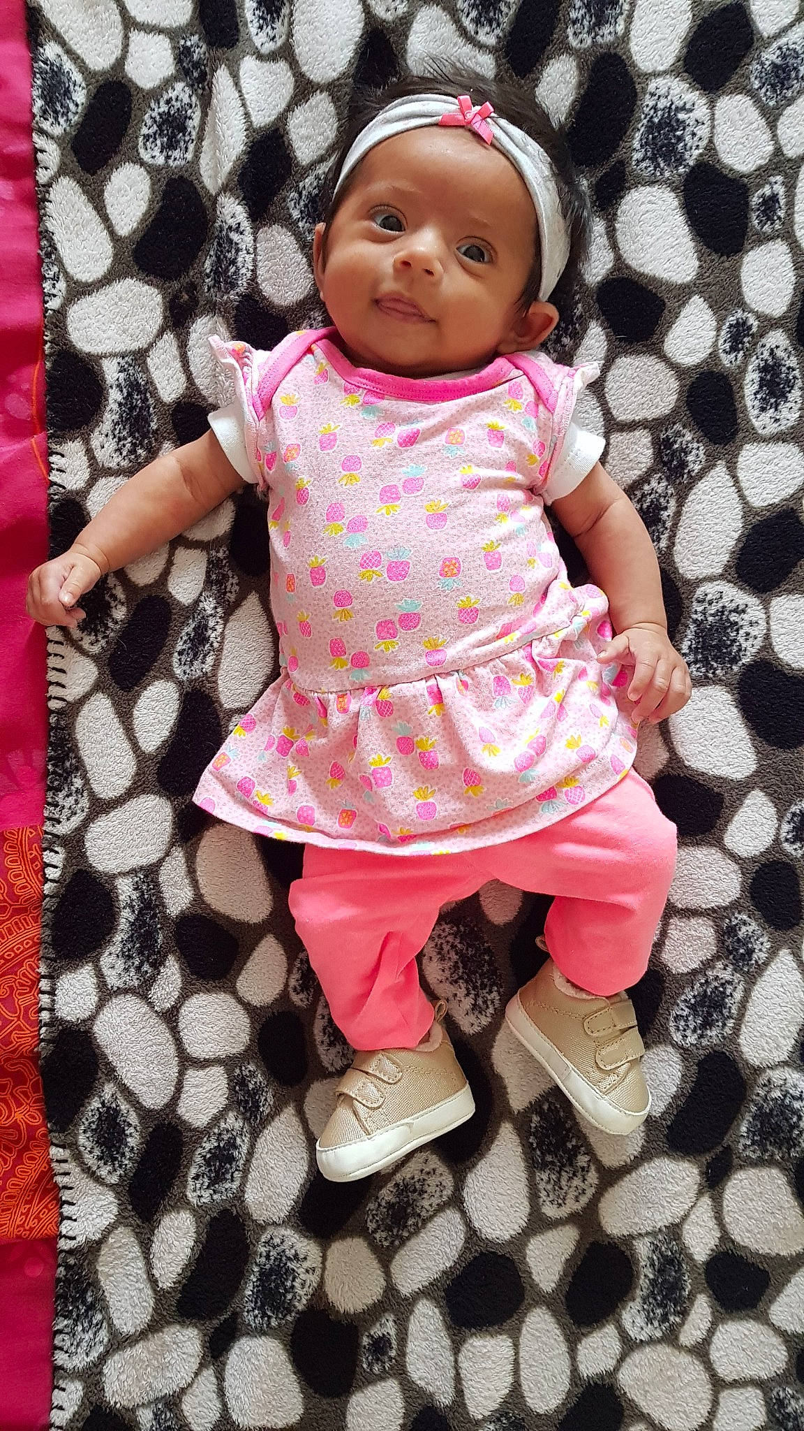 Alya participe au concours pour gagner de l'argent avec cette photo : baby, baby_toddler_clothing, cheek, child, design, doll, pattern, person, pink, polka_dot, textile, toddler, toy