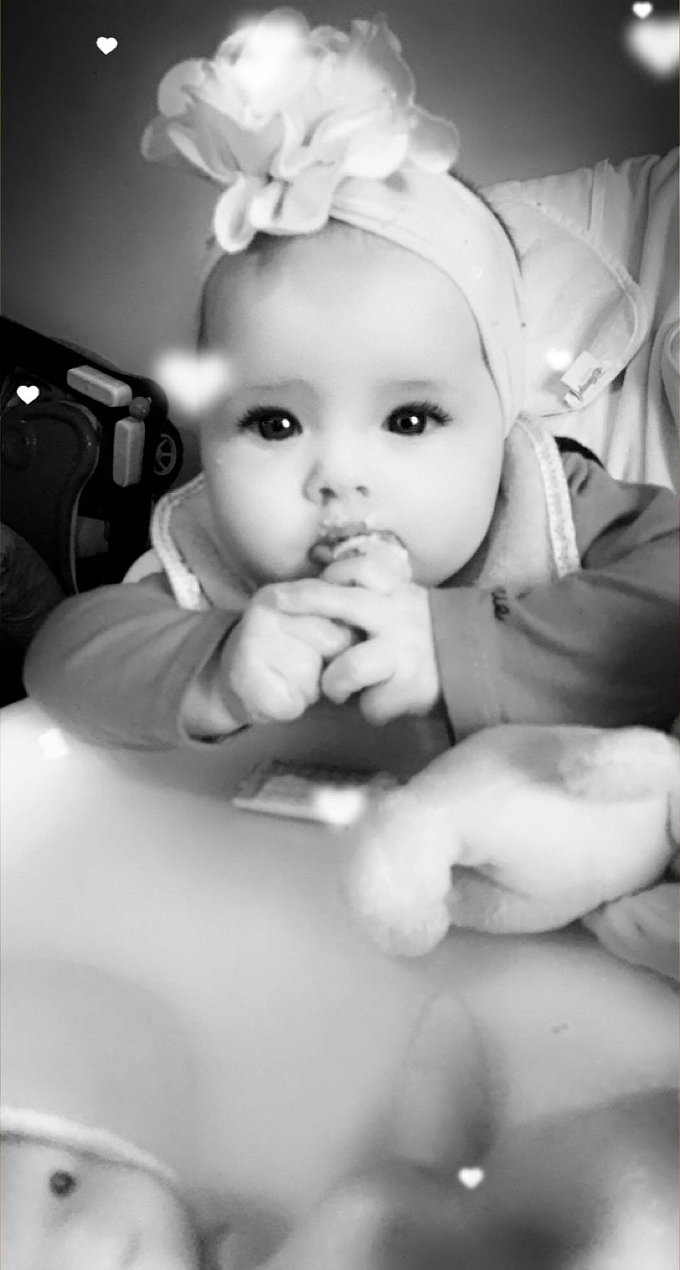 Iliana participe au concours pour gagner de l'argent avec cette photo : baby, black_and_white, cheek, eye, eyebrow, eyelash, finger, flash_photography, fun, gesture, hand, happy, iris, lip, monochrome, monochrome_photography, nail, nose, person, style