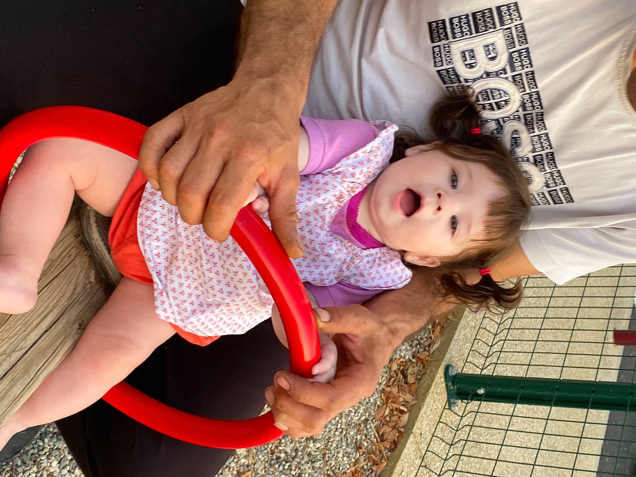 Anastasia a rejoint le concours — aidez-le/la à gagner de superbes lots ! baby, baby_toddler_clothing, cheek, child, finger, hand, happy, human, human_body, joint, knee, leg, mouth, organ, person, pink, skin, smile, surprise, textile