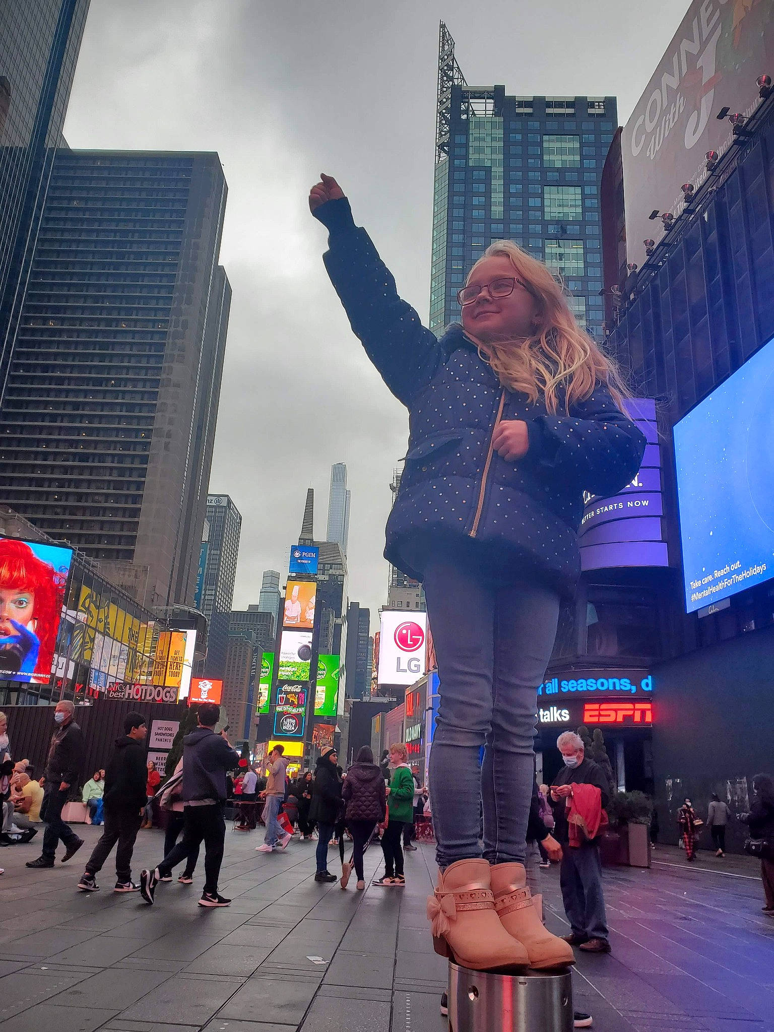 Annmarie is registered to the contest to win money with this photo: architecture, building, city, cloud, crowd, daytime, entertainment, fashion, fun, human, infrastructure, landmark, metropolitan_area, person, pink, sky, skyscraper, standing, thigh, travel