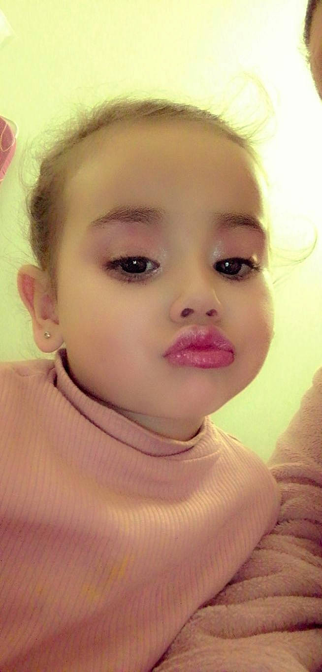 Lilia a rejoint le concours — aidez-le/la à gagner de superbes lots ! cheek, close_up, cool, ear, eyebrow, eyelash, flash_photography, forehead, happy, iris, jaw, lip, lipstick, makeover, mouth, neck, no_expression, nose, person, skin